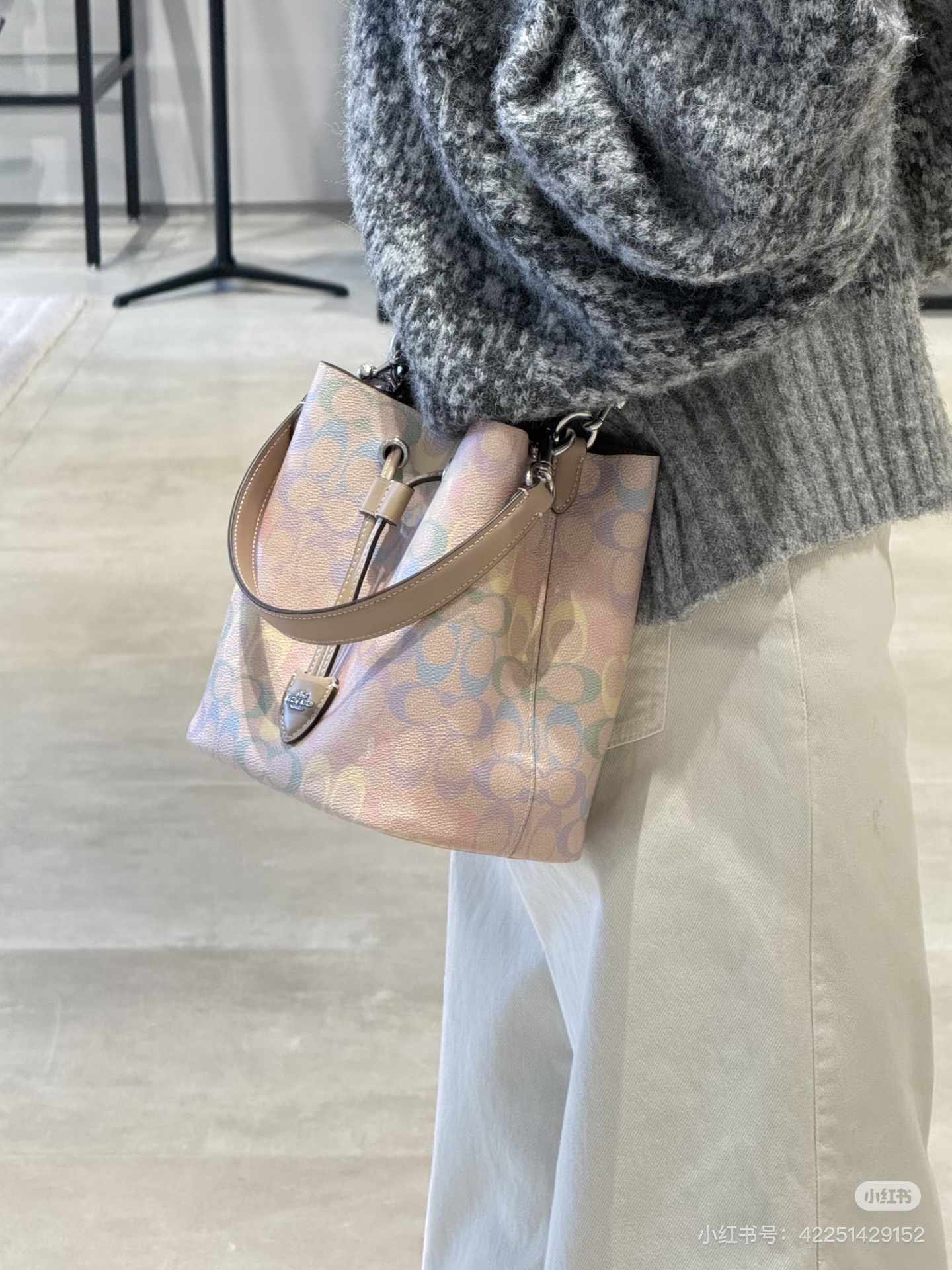 Coach CDA92 Rainbow Money Bucket Upper Body Rendering