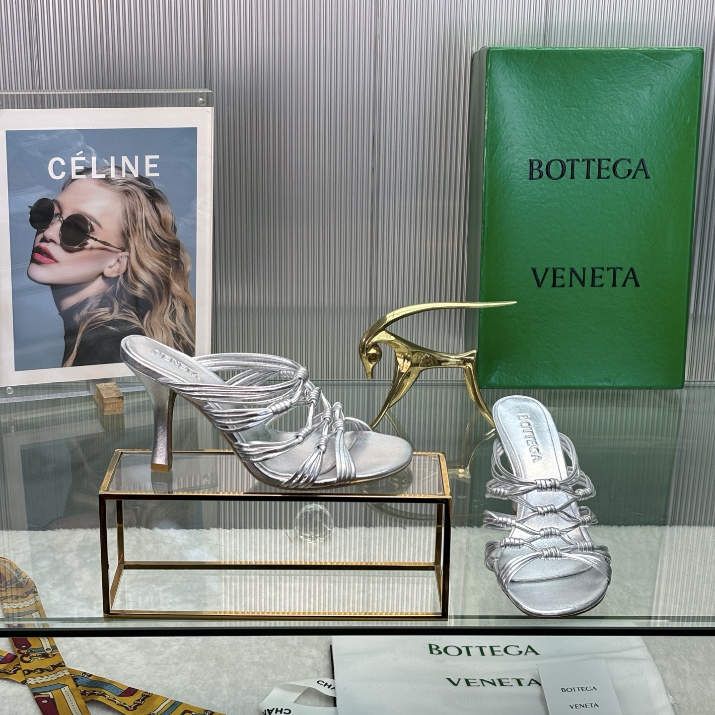 NO:226436,Bottega Veneta Baodiejia's new spring and summer 2025 new bv latest hollow sandals!  The popularity of small round-toed doll shoes continues to increase. It was popular among many internet celebrity bloggers during the season. It was perfectly refined with small round-toe shoe lasts, very well-equipped, smooth lines and positive styles, neat craftsmanship and car lines are super textured. It looks very slim on the feet, and it is versatile and fashionable outfit!  Fashionable and sexy, comfortable to wear!  The upper is made of original sheepskin, inner foot padded sheepskin, original mold-opening anti-slip leather outsole, heel height: 7.5cm, size: 35-42 (custom made of above 40, no return or exchange) with original packaging, sandals, bottega veneta, bottega veneta, bottega veneta, bottega veneta, sandals, sheepskin, Leather soles19860909bottega veneta葆蝶家2025年春夏新品bv最新款镂空凉鞋！小圆头娃娃鞋热度持续升级～当季深受众多网红博主热捧,完美精修鞋楦小圆头,非常到位,线条流畅版型正 ,整齐工艺车线超有质感～上脚非常显瘦,百搭时髦穿搭！时尚性感好穿舒适！ 鞋面采用原版羊皮 内里垫脚羊皮 原版开模防滑真皮大底 跟高:7.5cm, 码数:35-42(40以上定做不退换) 配原版包装,凉鞋,bottega veneta,bottega veneta,bottega veneta,sandals,sheepskin,Leather soles,Women's Shoes
