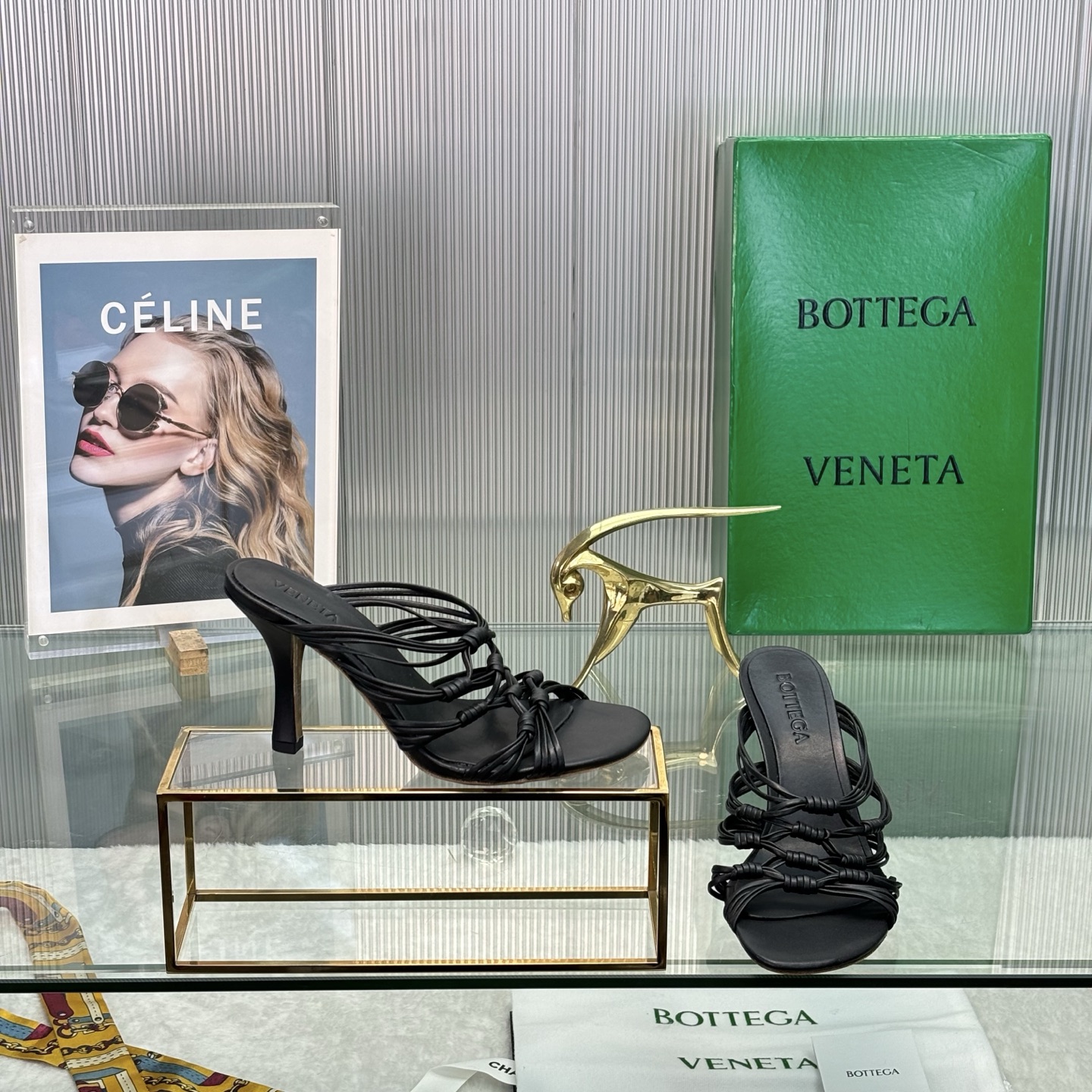 NO:226439,Bottega Veneta Baodiejia's new spring and summer 2025 new bv latest hollow sandals!  The popularity of small round-toed doll shoes continues to increase. It was popular among many internet celebrity bloggers during the season. It was perfectly refined with small round-toe shoe lasts, very well-equipped, smooth lines and positive styles, neat craftsmanship and car lines are super textured. It looks very slim on the feet, and it is versatile and fashionable outfit!  Fashionable and sexy, comfortable to wear!  The upper is made of original sheepskin, inner foot padded sheepskin, original mold-opening anti-slip leather outsole, heel height: 7.5cm, size: 35-42 (custom made of above 40, no return or exchange) with original packaging., sandals, bottega veneta, bottega veneta, bottega veneta, bottega veneta, sandals, sheepskin, Leather soles19860909bottega veneta葆蝶家2025年春夏新品bv最新款镂空凉鞋！小圆头娃娃鞋热度持续升级～当季深受众多网红博主热捧,完美精修鞋楦小圆头,非常到位,线条流畅版型正 ,整齐工艺车线超有质感～上脚非常显瘦,百搭时髦穿搭！时尚性感好穿舒适！ 鞋面采用原版羊皮 内里垫脚羊皮 原版开模防滑真皮大底 跟高:7.5cm, 码数:35-42(40以上定做不退换) 配原版包装.,凉鞋,bottega veneta,bottega veneta,bottega veneta,sandals,sheepskin,Leather soles,Women's Shoes