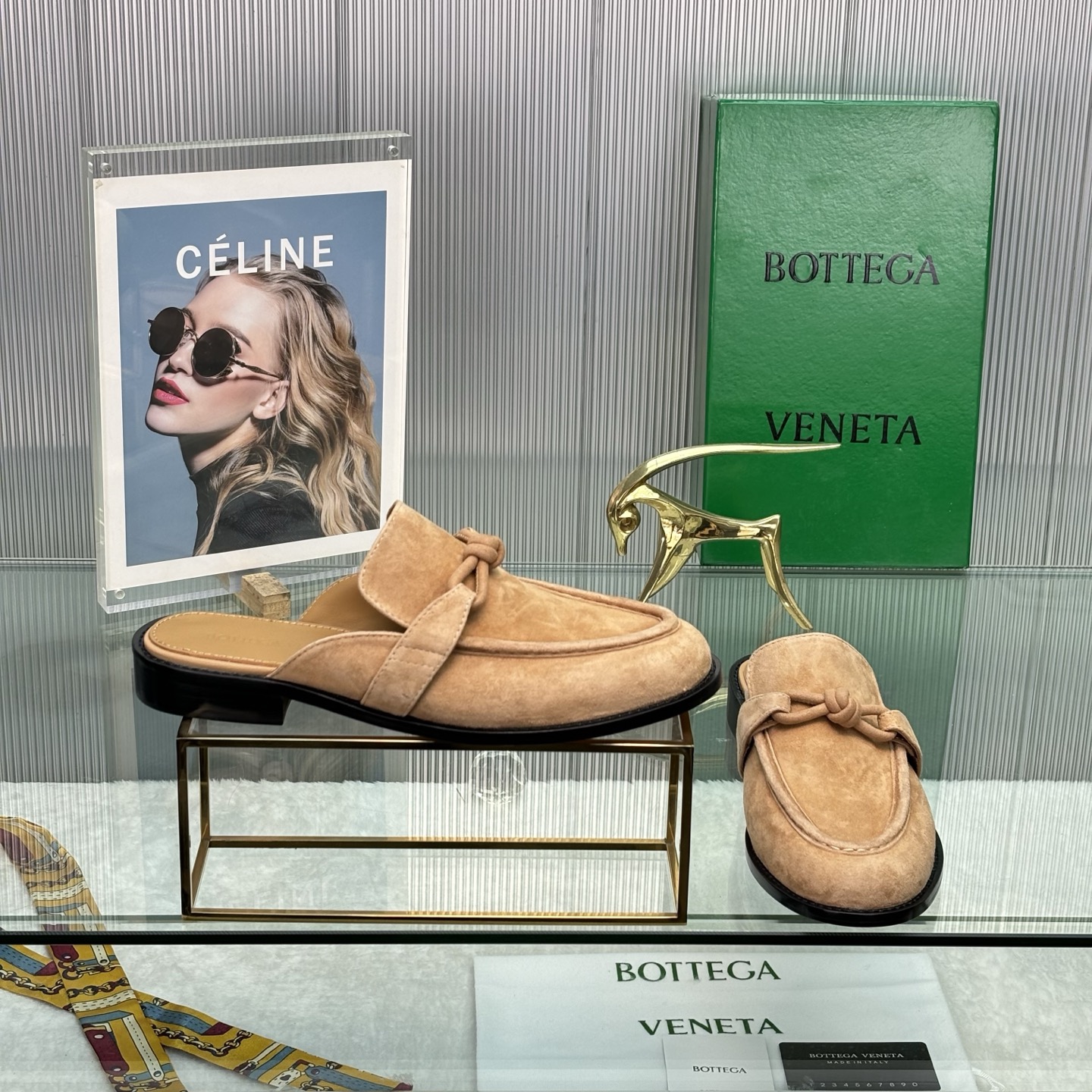 NO:225016,Baodie Family 2025 spring counter model!  Small round-toed loafers!  Imported leather sole!  Premium cashmere!  Gusei cattle!  Original board development leather button for women 35-3940 Male order 39-44 38 45 No return or exchange for order!  , semi-drag, bottega veneta, loafers, Leather soles19860909葆蝶家 2025 春款专柜款！小圆头乐福鞋！进口真皮大底！高级羊绒！固色牛里！原板开发皮扣女35-3940 订男39-44 38 45 订不退换！,半拖,bottega veneta,loafers,Leather soles,Women's Shoes