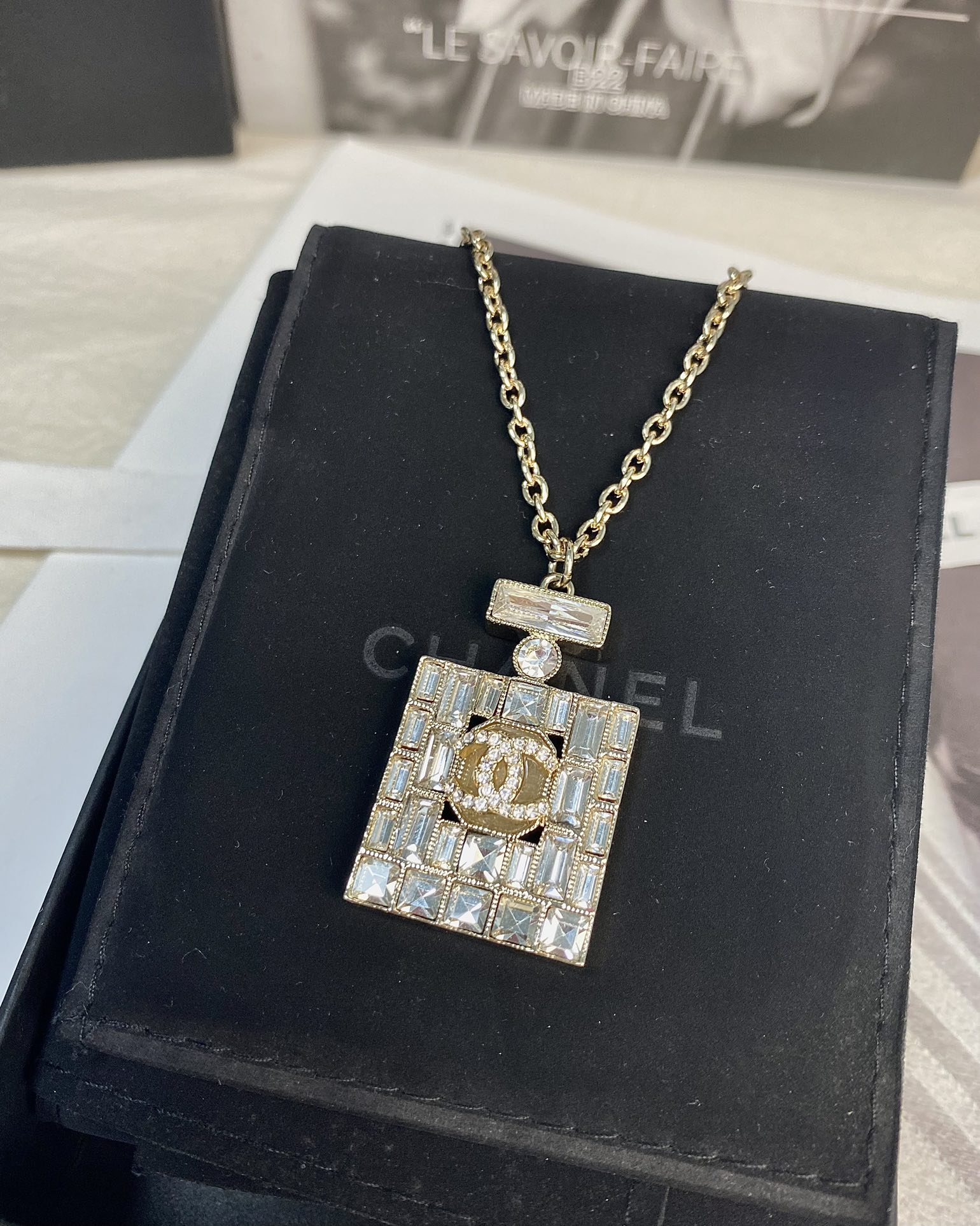 NO:661050,Xiaoxiang new square diamond inlaid perfume bottle necklace, Chanel necklace, chanel, necklace19860909小香新款 方钻镶嵌 香水瓶 项链,香奈儿项链,chanel,necklace,Jewelry