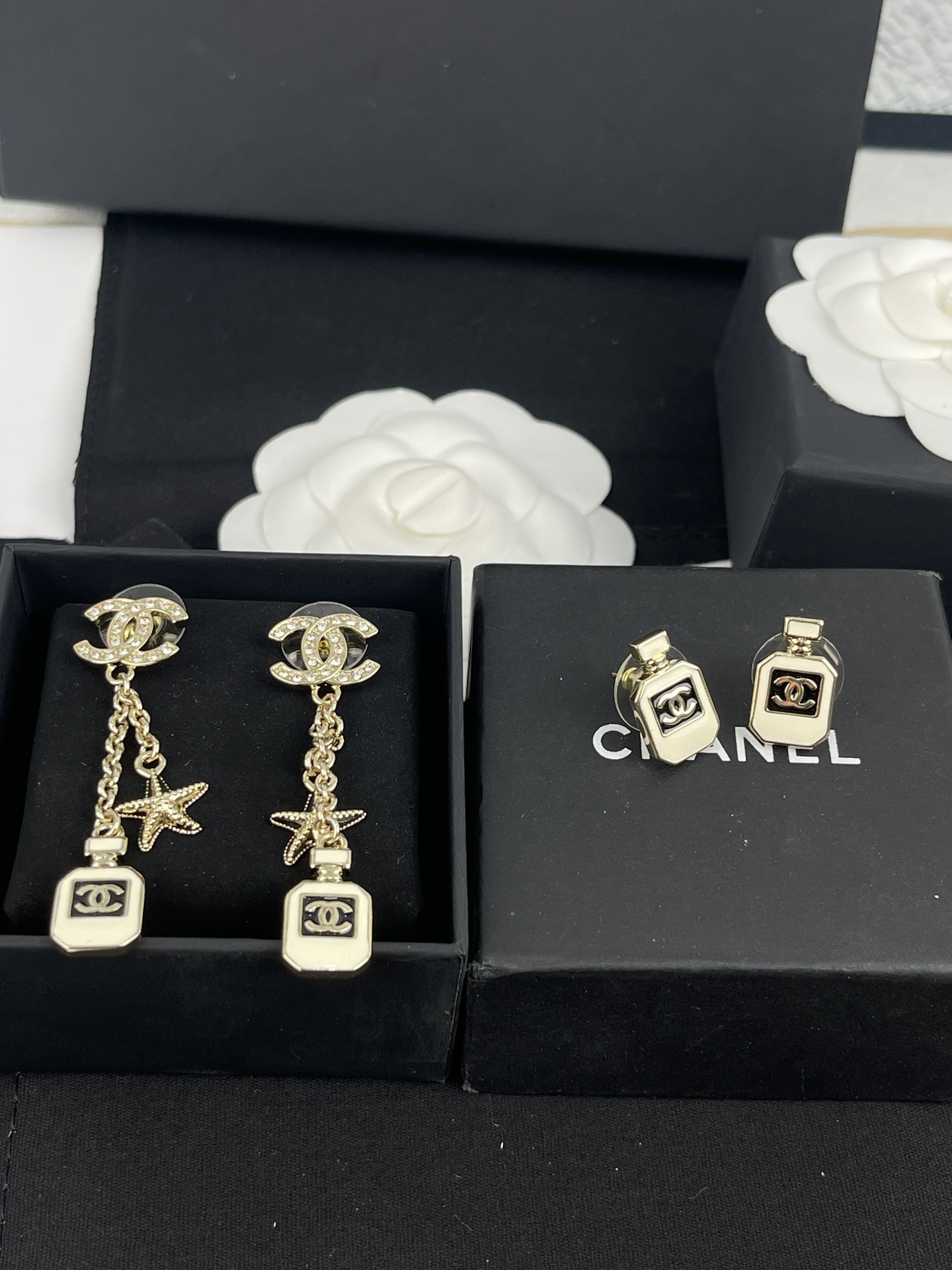 NO:361786,Small fragrance new style, light gold full diamond double c small perfume bottle five-pointed star pendant tassel long earrings, Chanel earrings, chanel, earrings19860909小香新款 浅金满钻双c 小香水瓶五角星 吊坠 流苏长款耳环,香奈儿耳钉,chanel,earrings,Jewelry