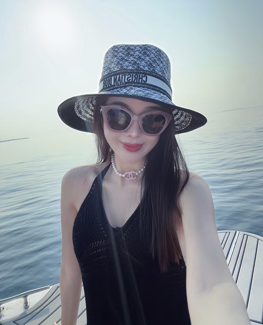 NO:104441,CHA 25 New Year's model pink enamel double c pearl choker necklace, Chanel necklace, chanel, necklace19860909CHA 25新春款 粉色珐琅双c珍珠choker项链,香奈儿项链,chanel,necklace,Jewelry