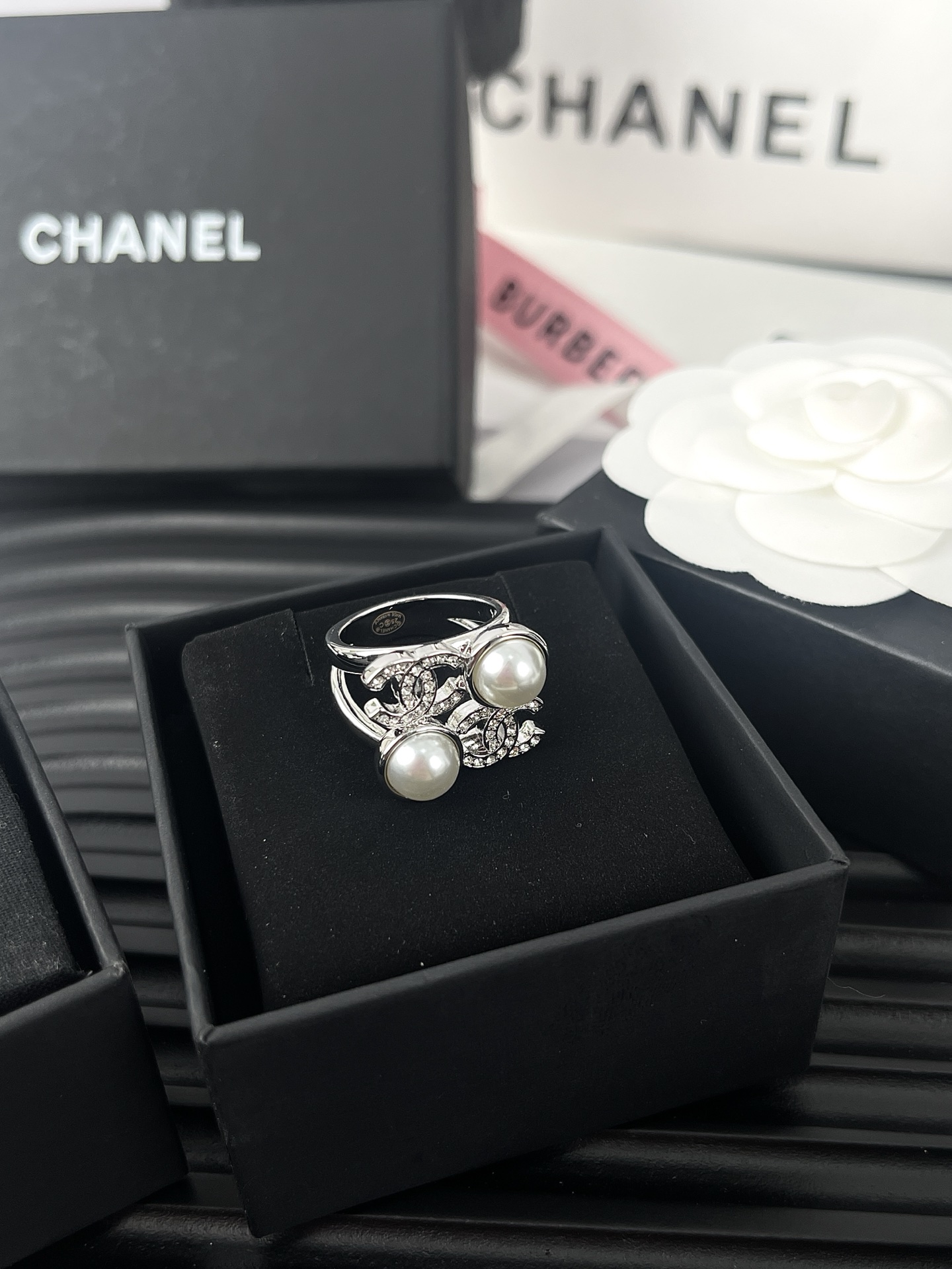 NO:574365,CHA Xiaoxiang new 25S silver square two pearls double C full diamond ring, Chanel ring, chanel, ring19860909CHA 小香 新款25S 银色 方块两颗珍珠双c满钻戒指,香奈儿戒指,chanel,ring,Jewelry
