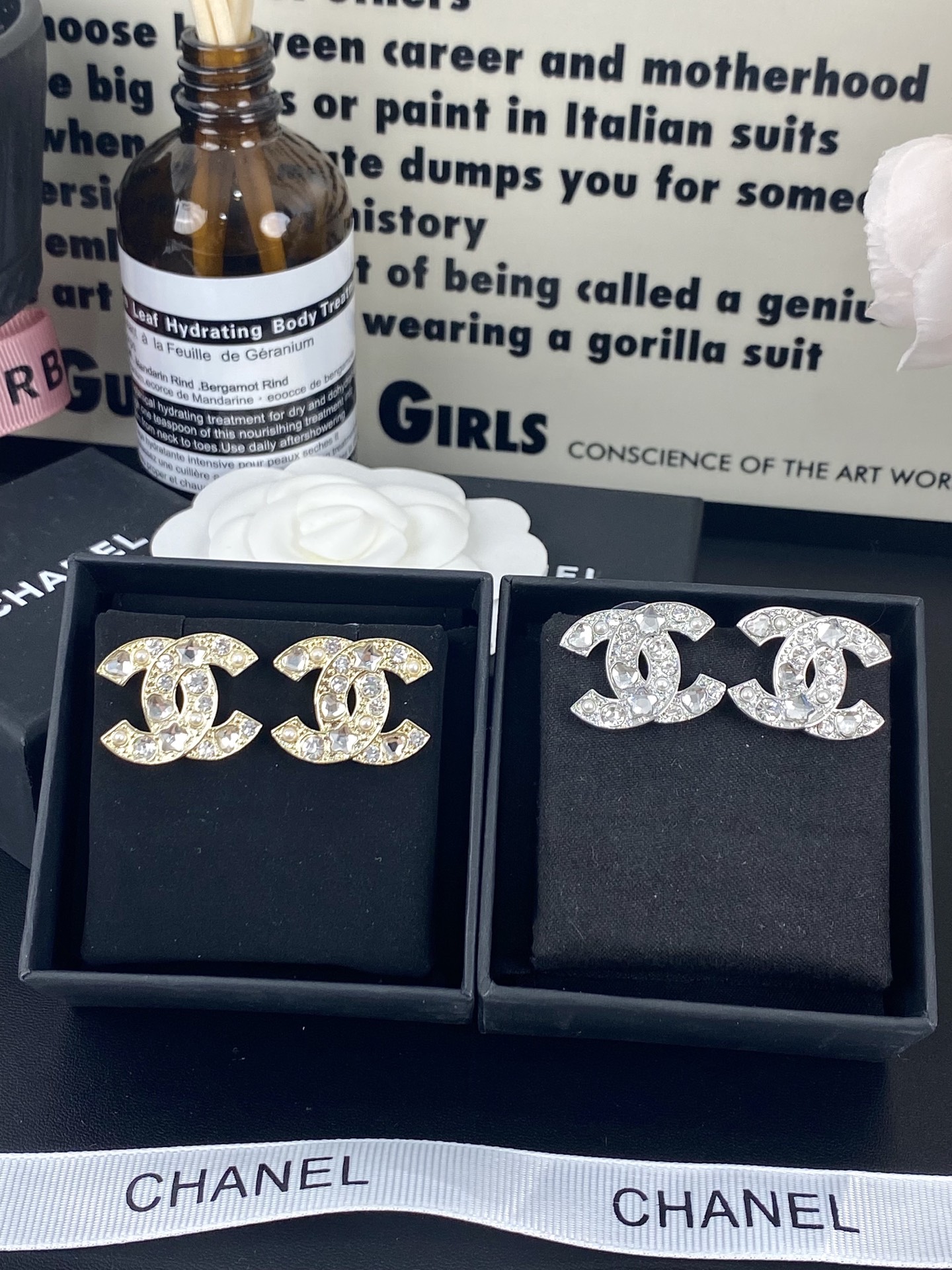 NO:104545,Xiaoxiang's new full diamond love five-pointed star round diamond pearl earrings, gold and silver, Chanel earrings, chanel19860909小香新款满钻爱心五角星 圆钻珍珠耳钉 金色银色,香奈儿耳钉,chanel,Jewelry