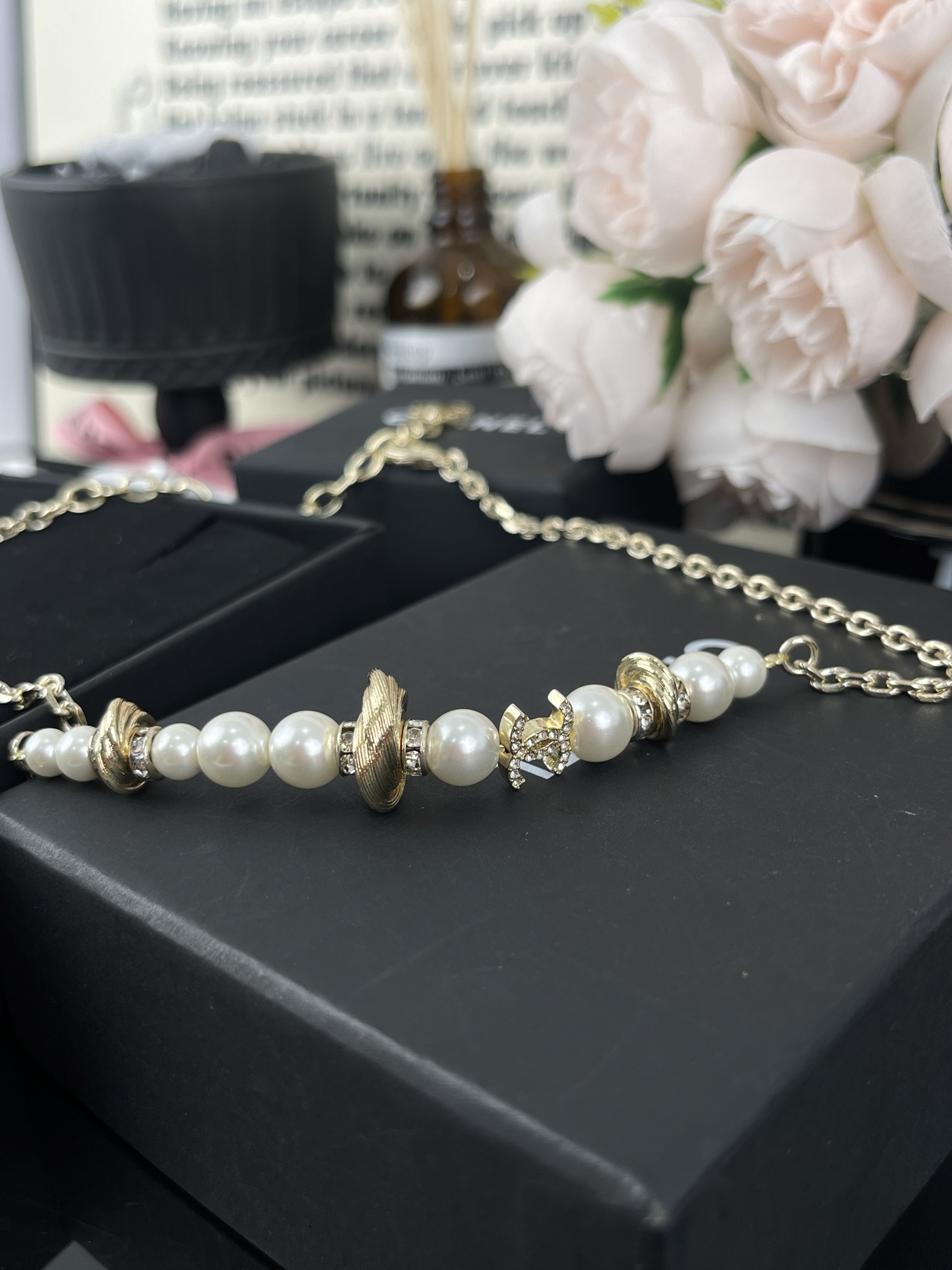 ¥138 
小香新款 旋转螺纹 满钻双c 珍珠项链🍁