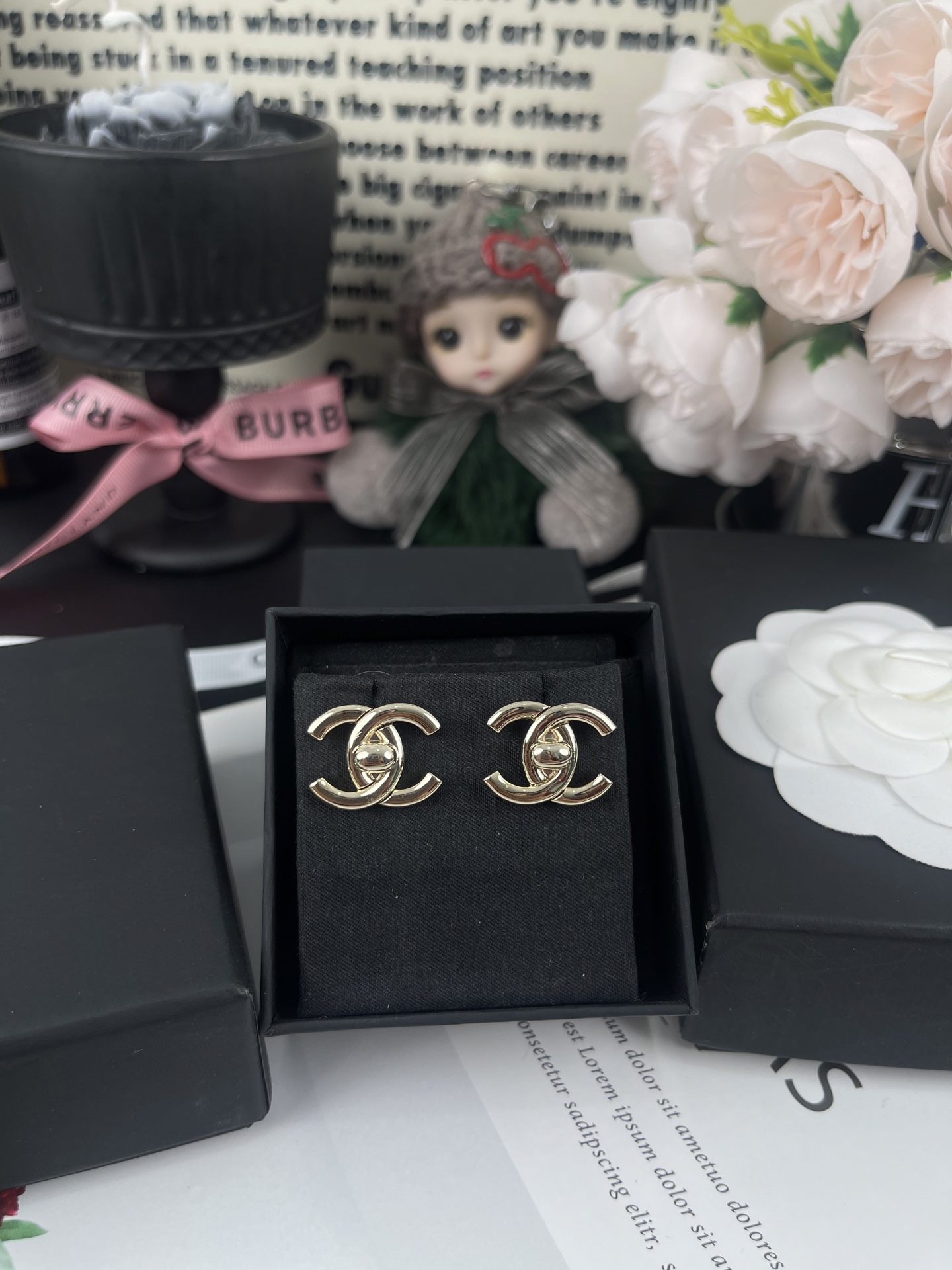 NO:580974,Xiaoxiang's new golden classic button-type double C earrings, Chanel earrings, chanel19860909小香新款金色经典款纽扣式双C耳钉,香奈儿耳钉,chanel,Jewelry