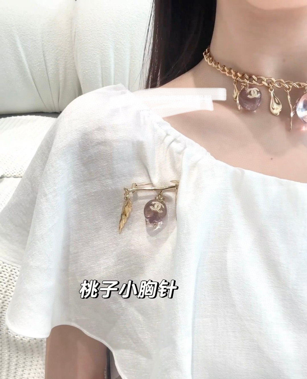 ¥138 
小香新款出货  粉色桃子🍑叶子🍃  树脂胸针