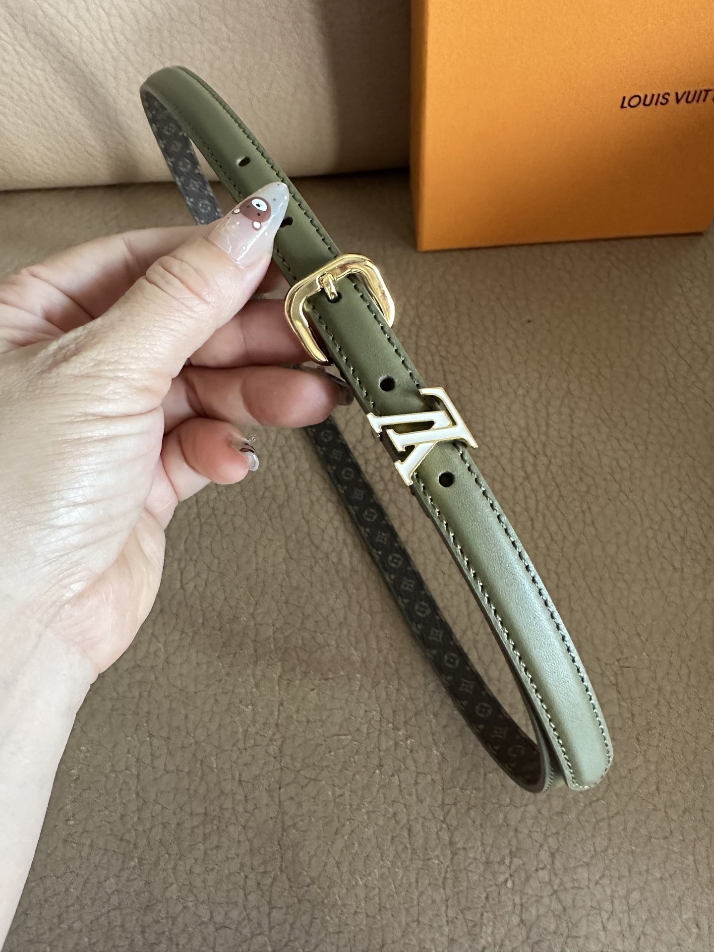 Louis Vuitton Darling Reversible Leather Belt, Iconic LV Buckle, Olive Green 4 i1756720045510 951 0 2