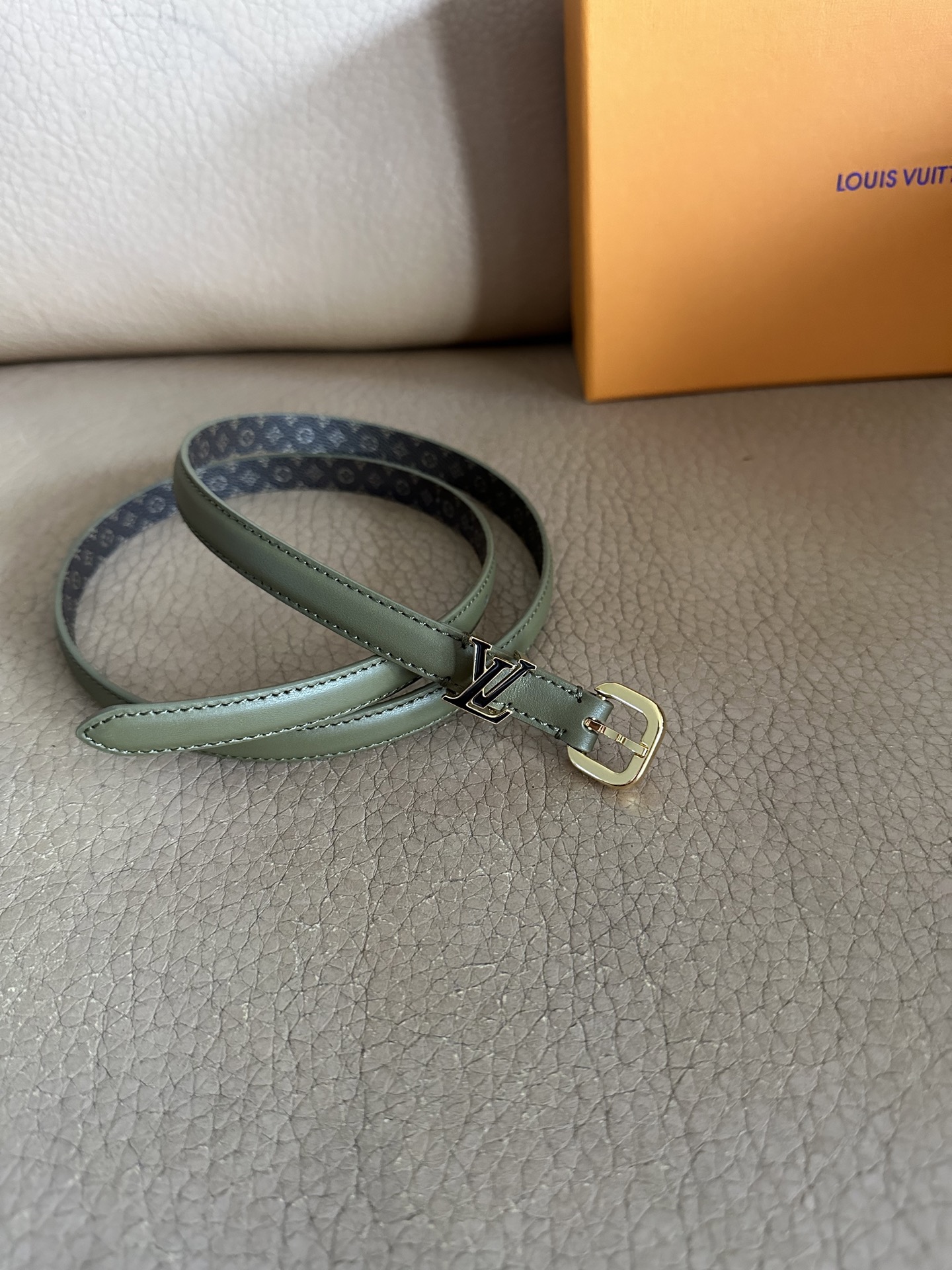 Louis Vuitton Darling Reversible Leather Belt, Iconic LV Buckle, Olive Green 5 i1756720048662 7204 0 3