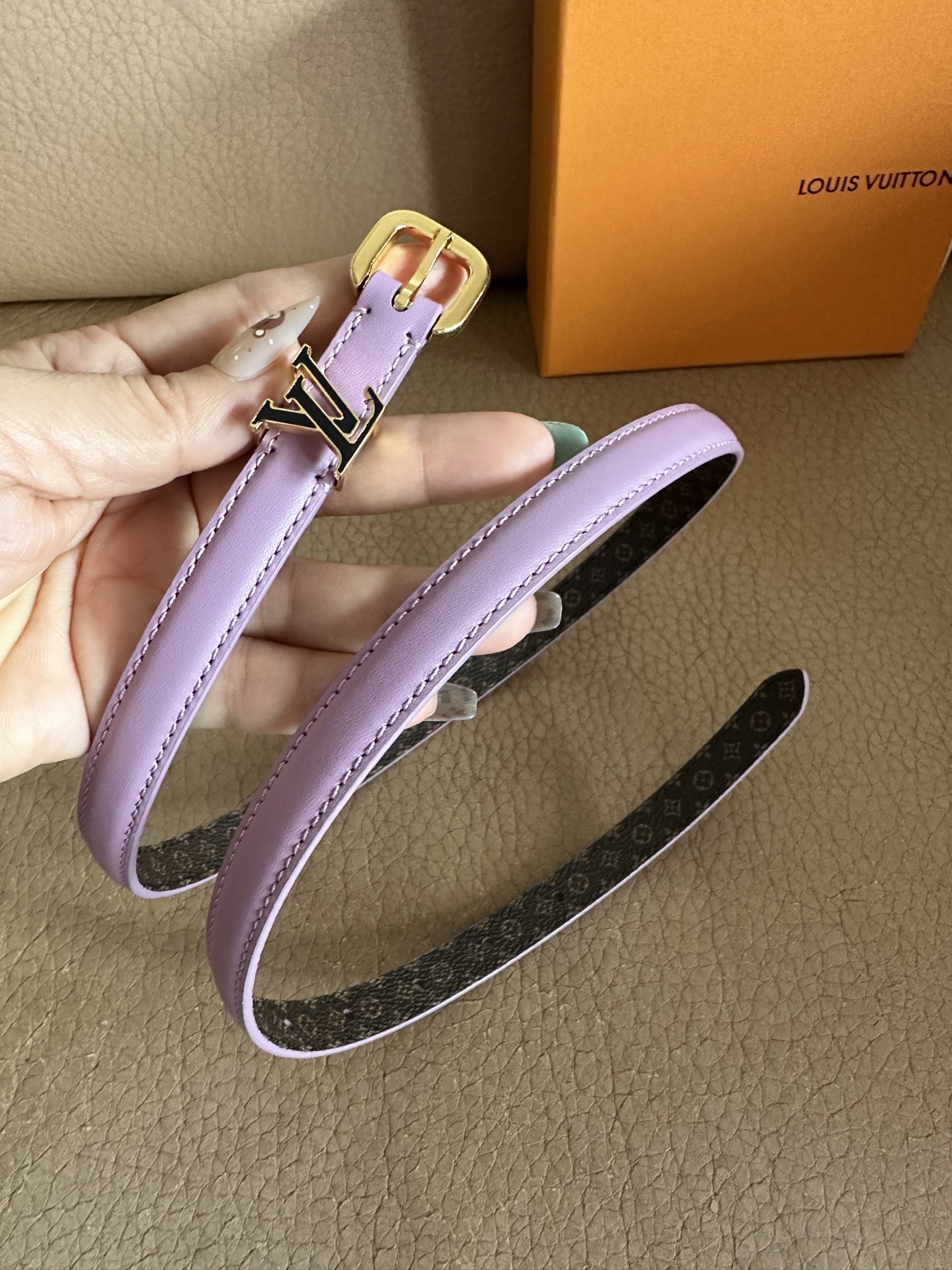 Louis Vuitton Darling Belt: Elegant Purple Leather with LV Logo Buckle 4 i1756771556573 4802 0 2