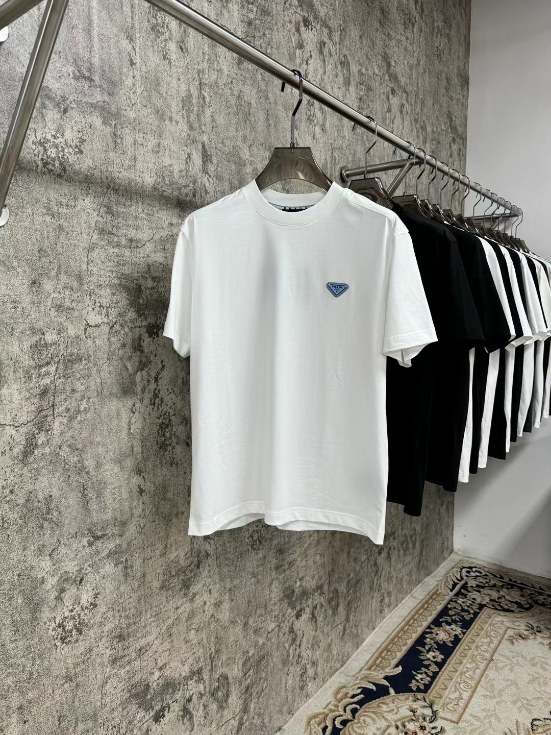 NO:495849,New 25ss P home hot short sleeves are coming, customized environmentally friendly logo, classic and versatile fabric selection, Xinjiang long velvet cotton, black and white, S-XXL (small and micro-wide),, T-shirt, alexander wang19860909上新 25ss P家爆款短袖来袭 定制环保logo 经典百搭 面料精选新疆长绒棉 黑 白 码数S-XXL（小微阔）,,T-shirt,alexander wang,Men's clothing