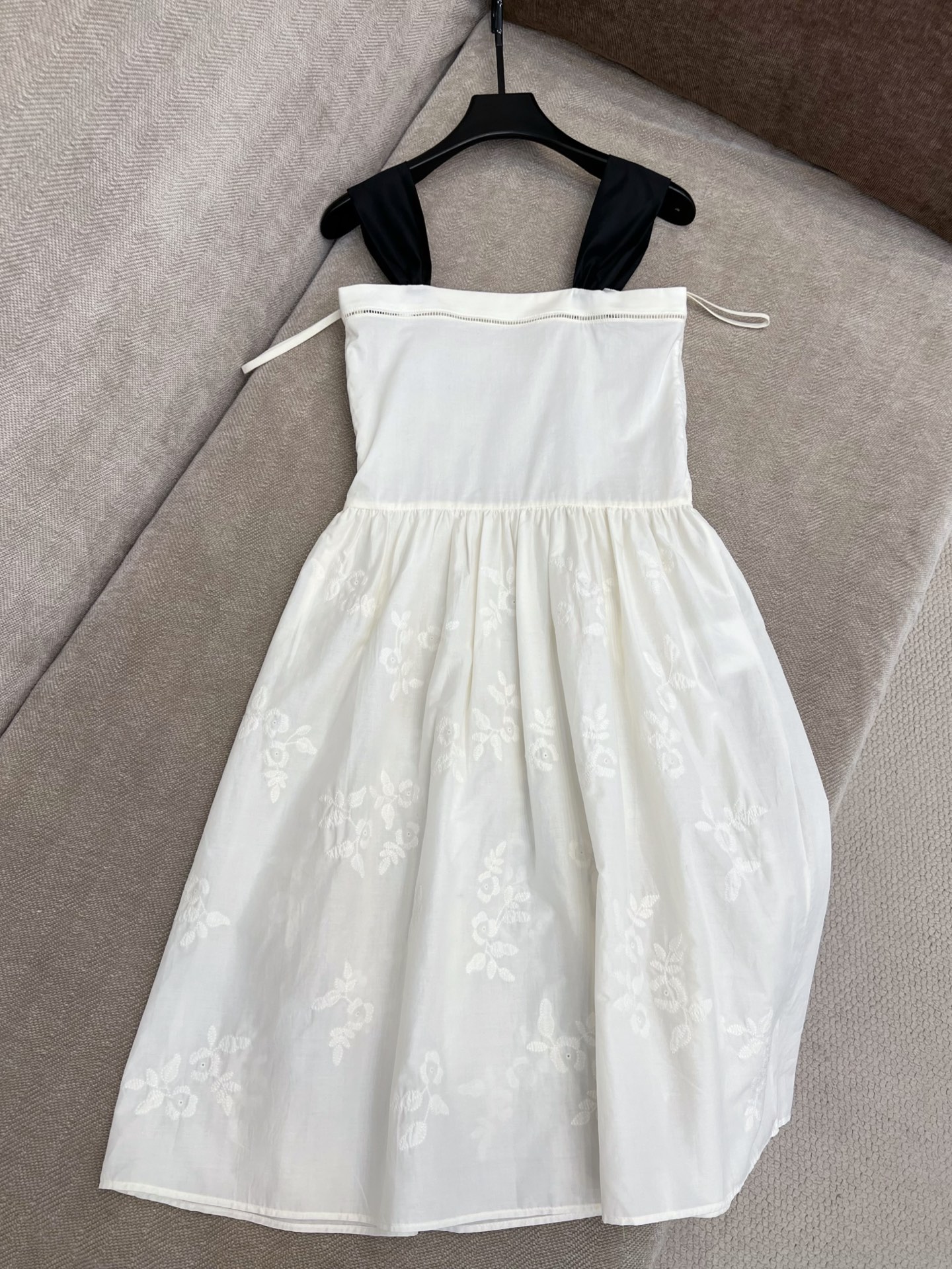 Miu Miu Embroidered Mini Dress - Spring/Summer 2025 Collection 3 i1747098212081 8853 0 1