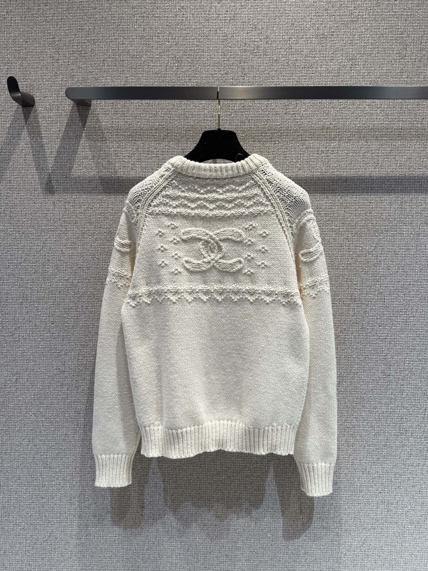 Chanel 25B Cashmere Knit Sweater with Hand-Crocheted Double C Logo 3 i1759022961815 3575 0 1