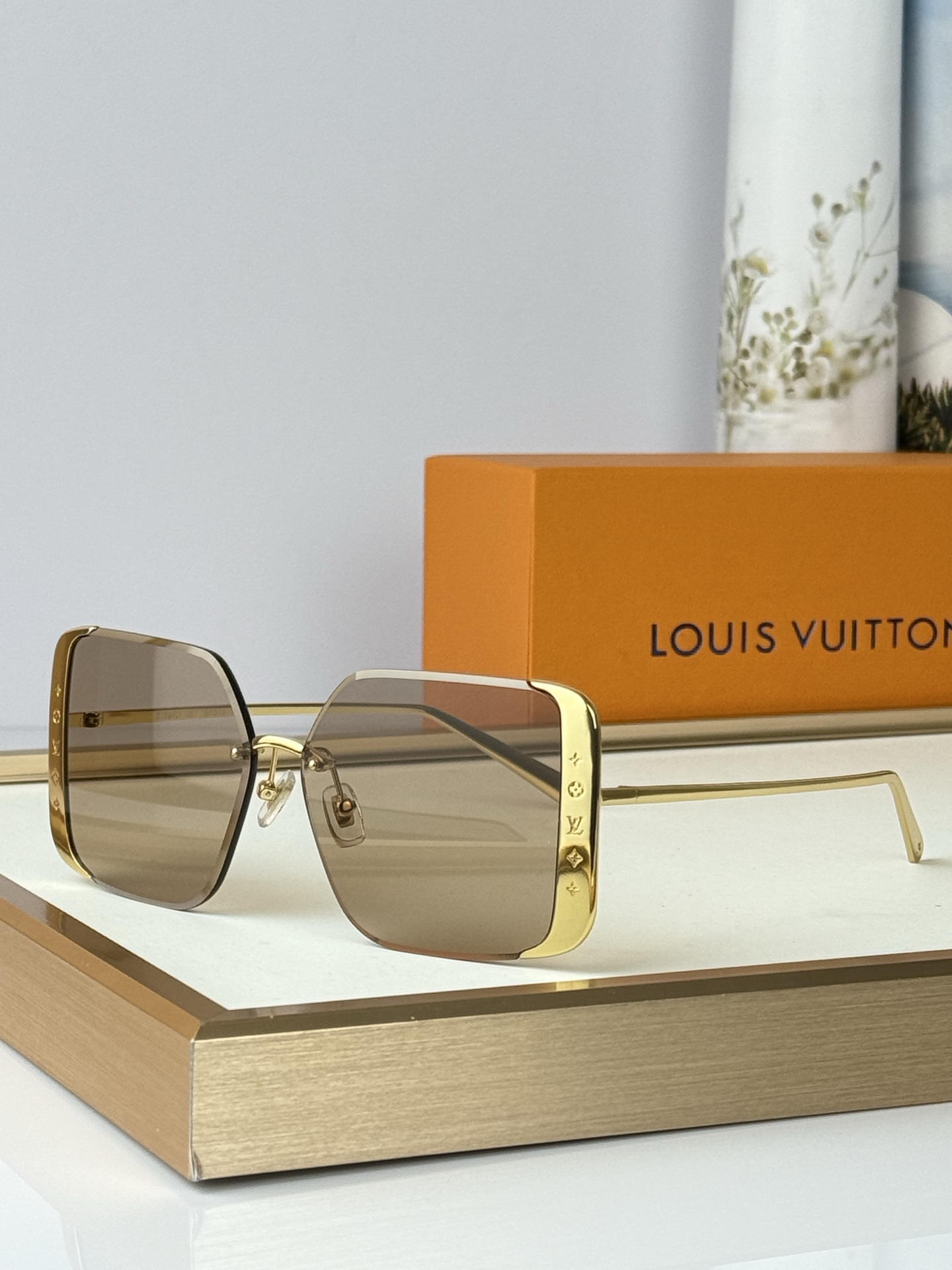 Louis Vuitton Model ：Z1994U size ：57-13-145
