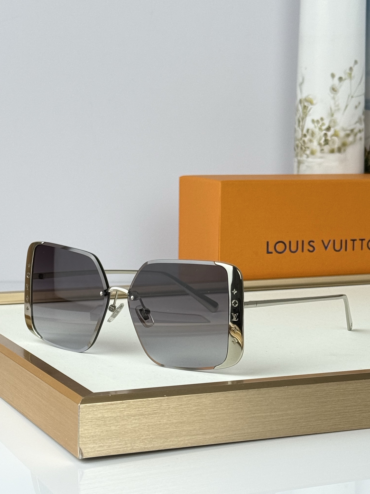 Louis Vuitton Model ：Z1994U size ：57-13-145