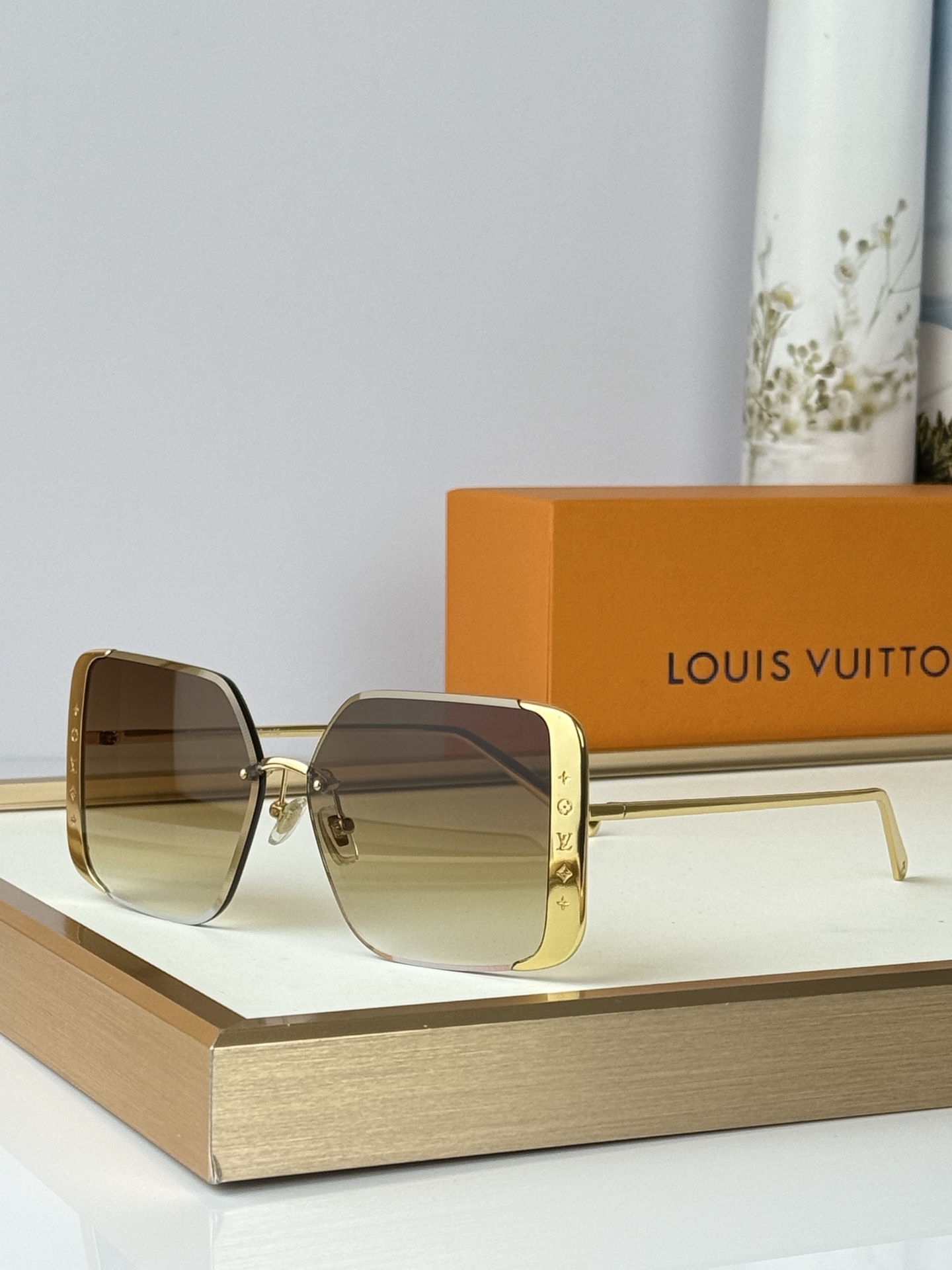 Louis Vuitton Model ：Z1994U size ：57-13-145