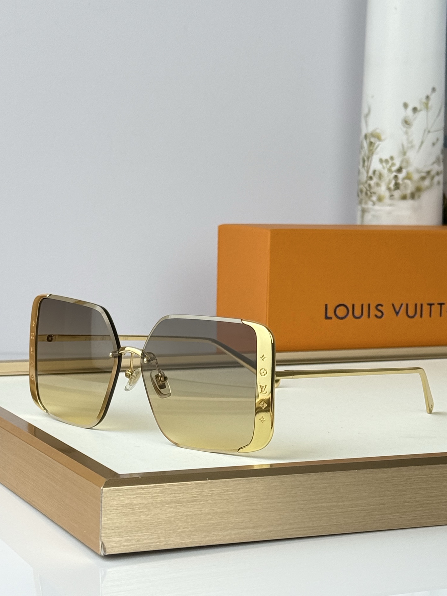 Louis Vuitton Model ：Z1994U size ：57-13-145