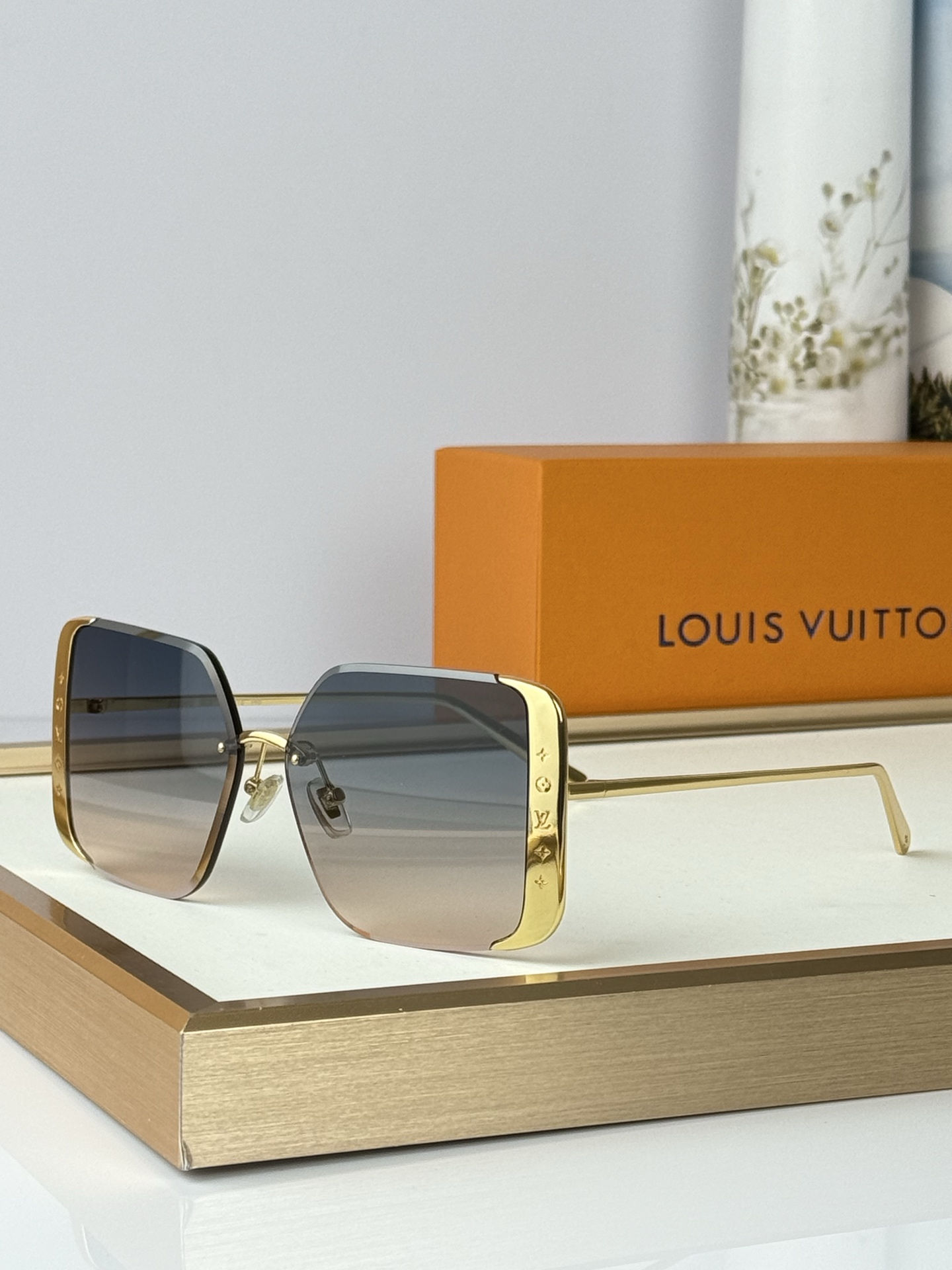 Louis Vuitton Model ：Z1994U size ：57-13-145
