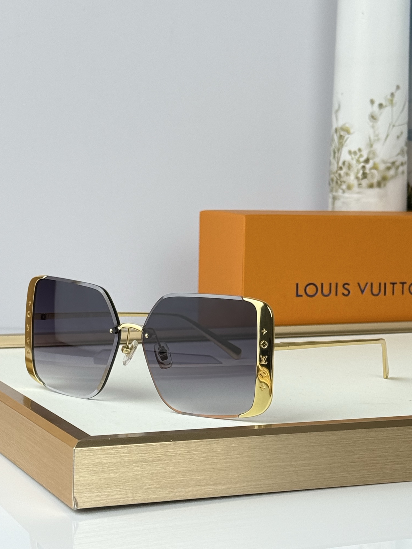 Louis Vuitton Model ：Z1994U size ：57-13-145