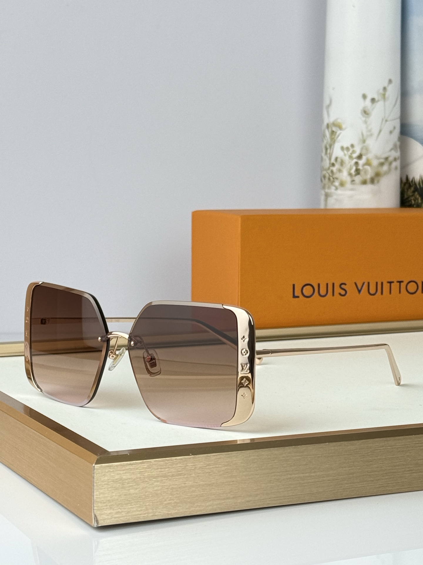Louis Vuitton Model ：Z1994U size ：57-13-145