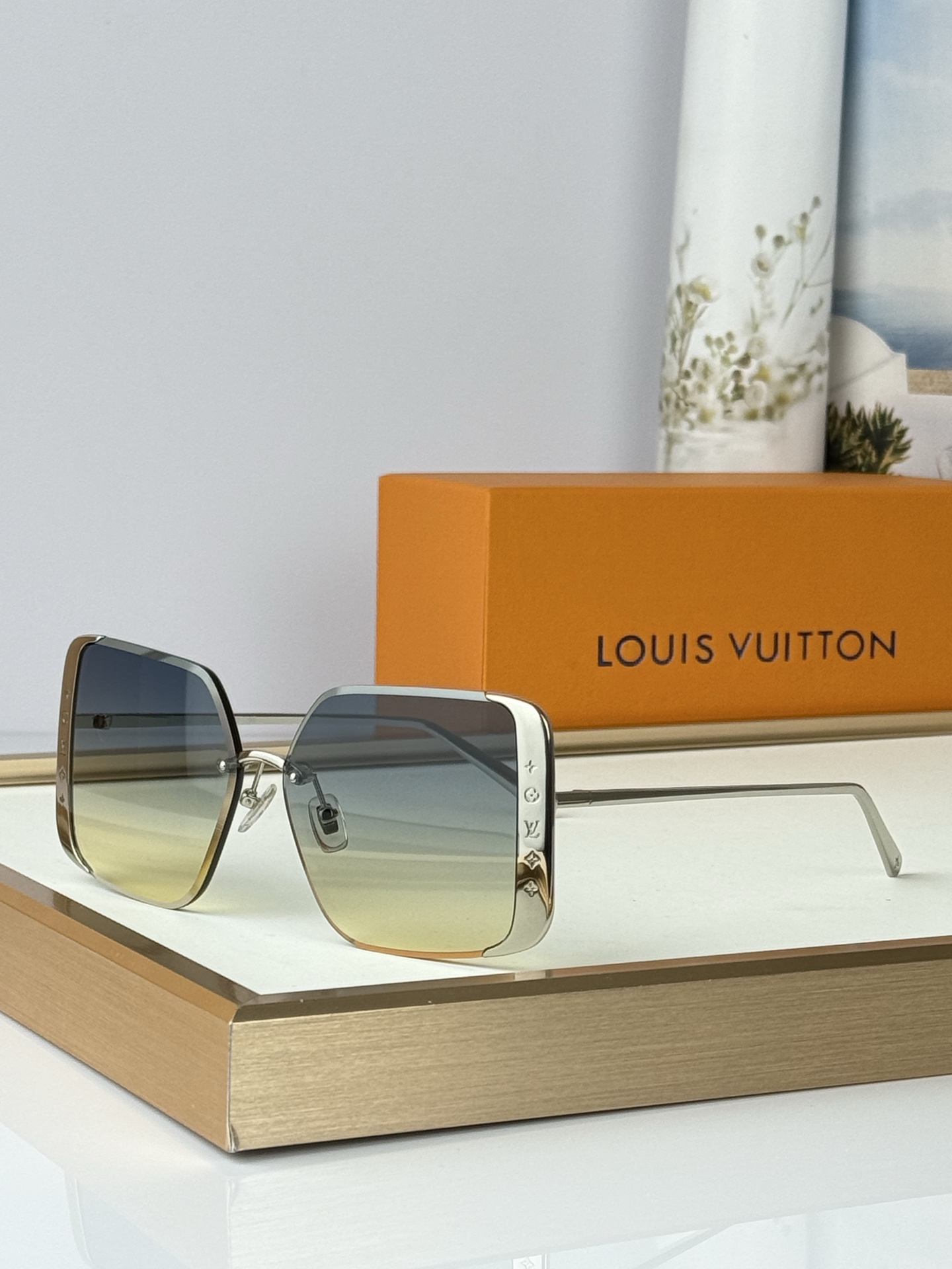 Louis Vuitton Model ：Z1994U size ：57-13-145