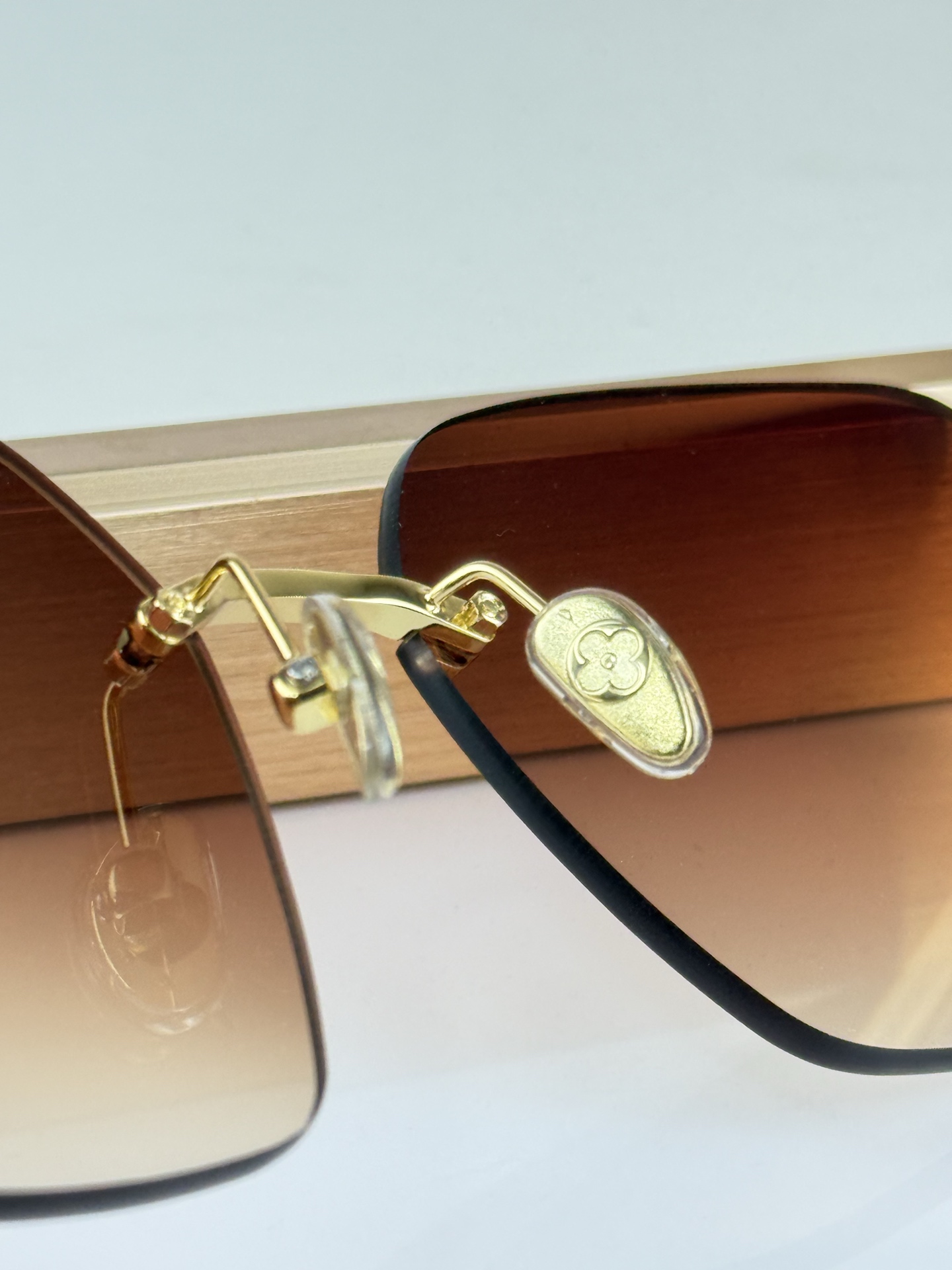 OversizedLOUIS VUITTONMOD：Z3396USize：62口17 140