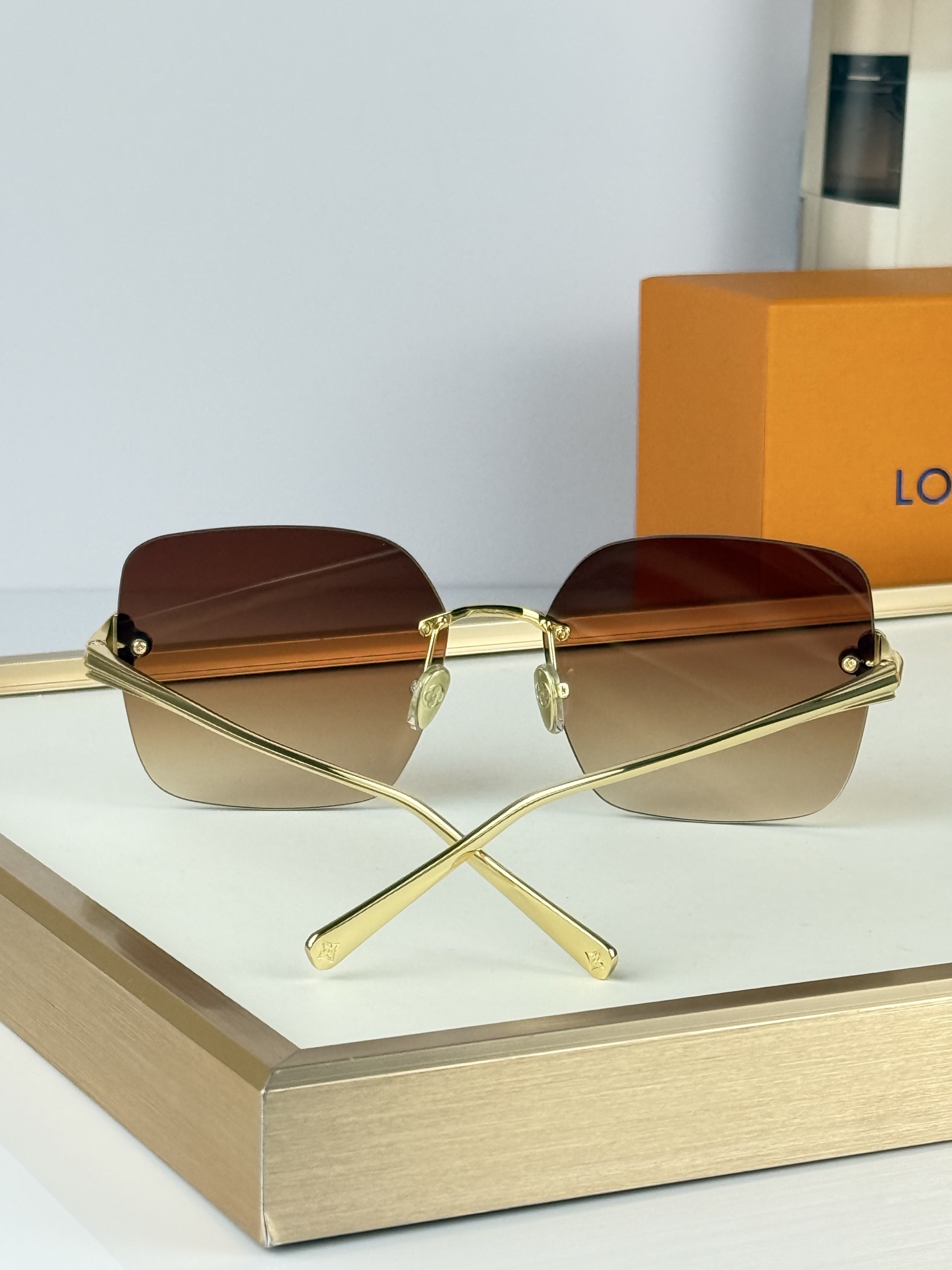 OversizedLOUIS VUITTONMOD：Z3396USize：62口17 140
