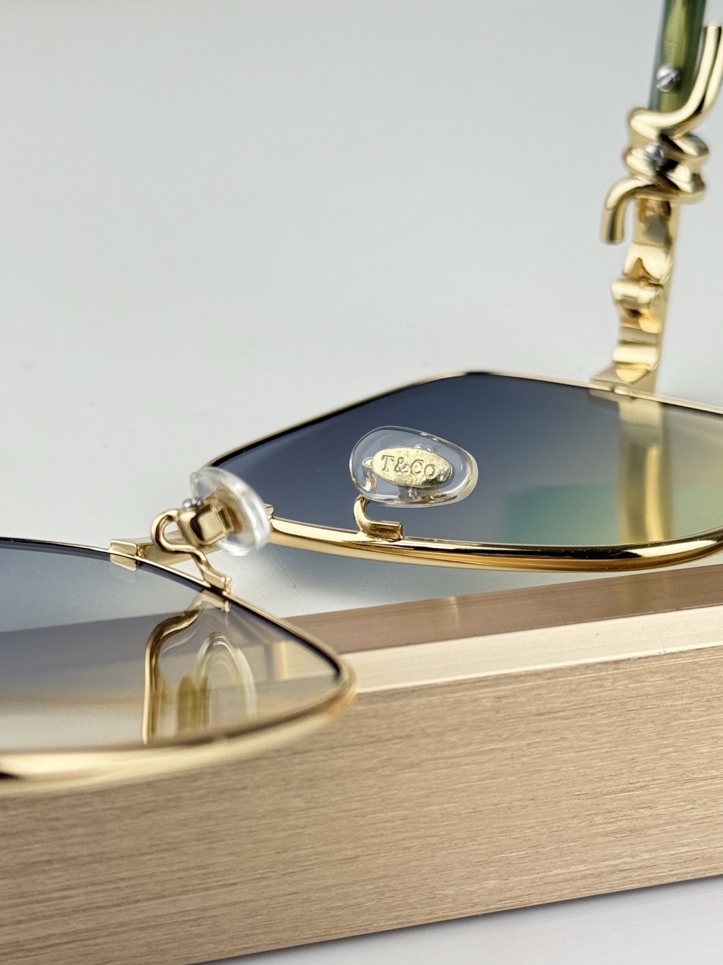 Tiffany&Co.Mod：TF3122Size：57口18-145