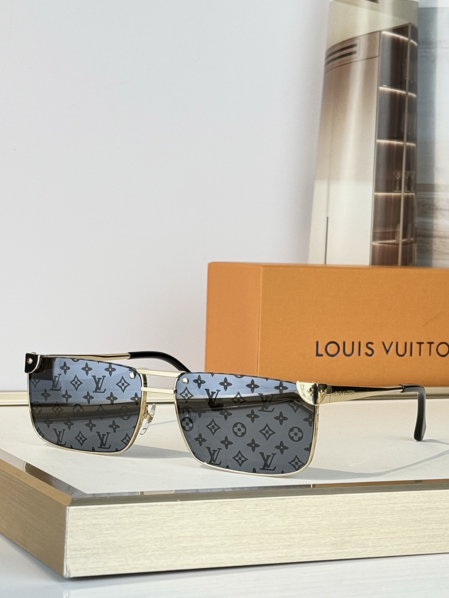 LOUIS VUITTO*MODEL：Z3206USIZE：60口16-145