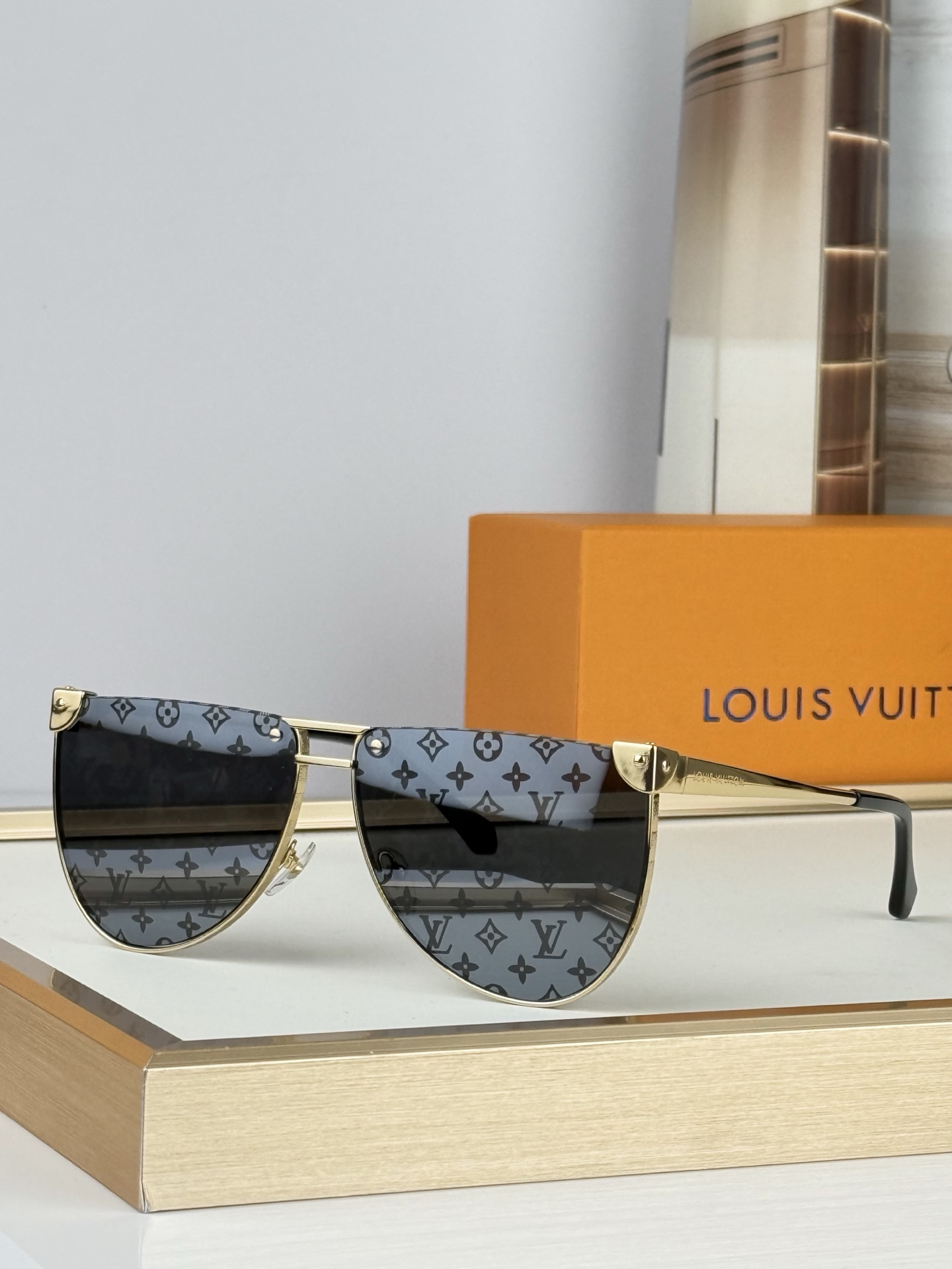 LOUIS VUITTO*LV HERITAGE METAL LOW SQUARE太阳镜系列~复古方形金