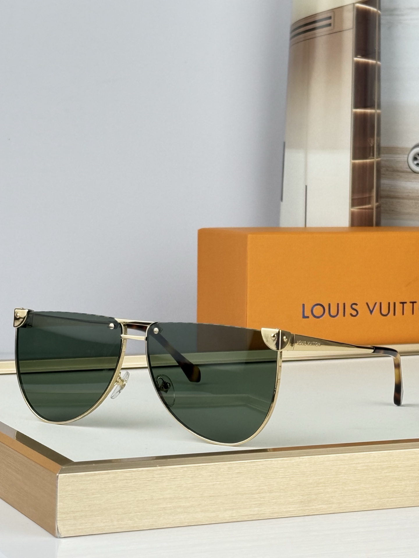 LOUIS VUITTO*LV HERITAGE METAL LOW SQUARE太阳镜系列~复古方形金