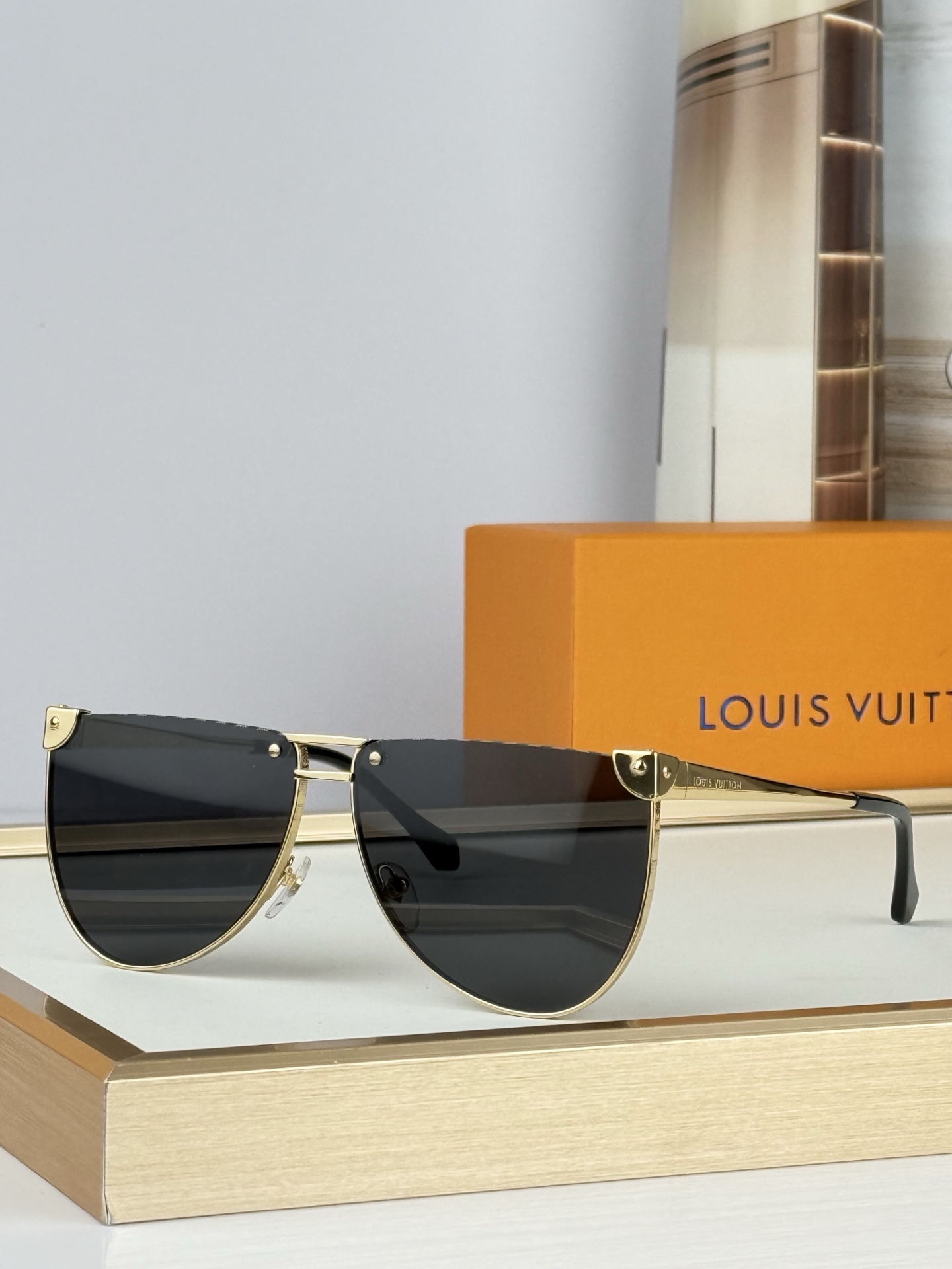 LOUIS VUITTO*LV HERITAGE METAL LOW SQUARE太阳镜系列~复古方形金