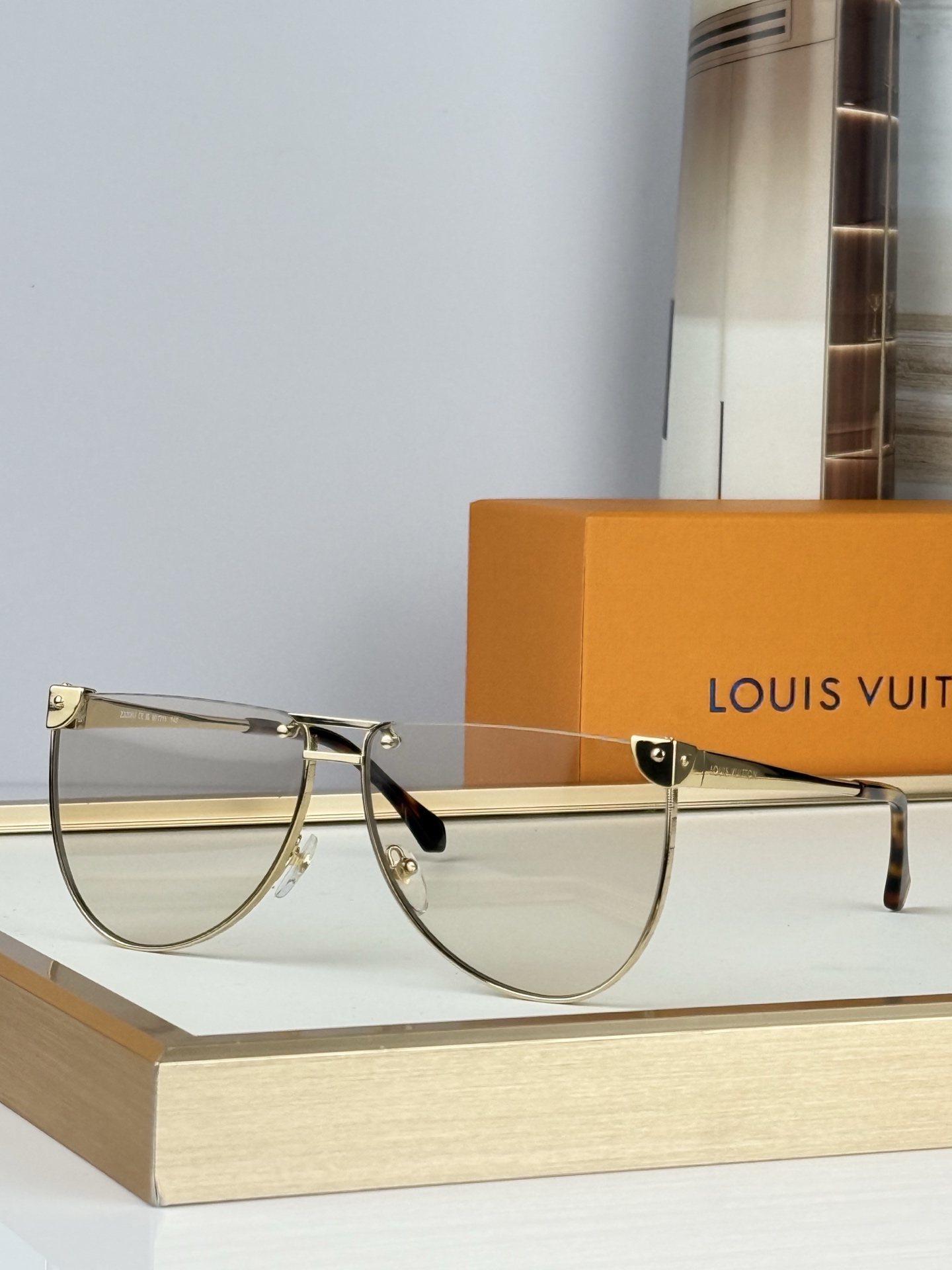 LOUIS VUITTO*LV HERITAGE METAL LOW SQUARE太阳镜系列~复古方形金