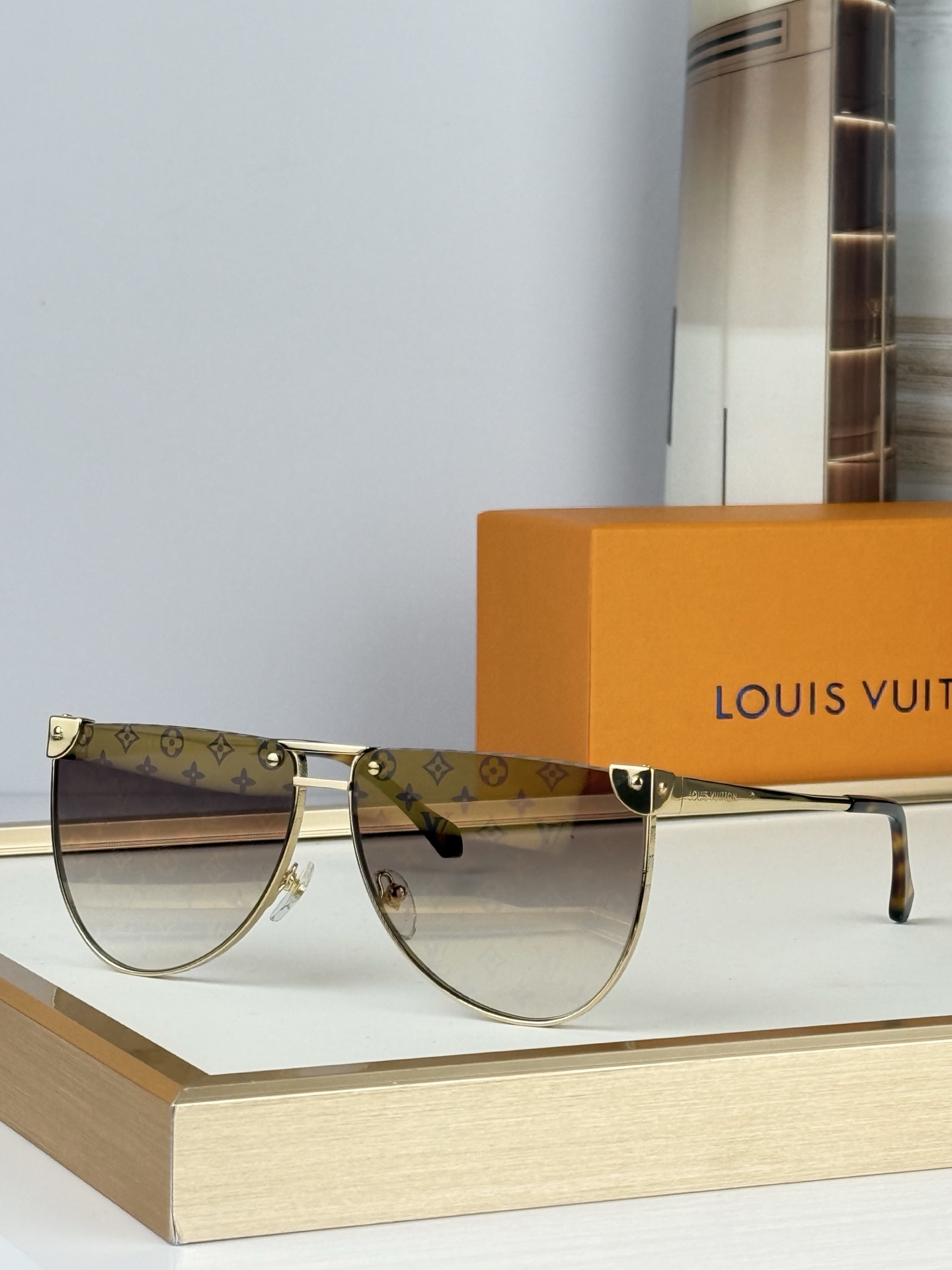 LOUIS VUITTO*LV HERITAGE METAL LOW SQUARE太阳镜系列~复古方形金