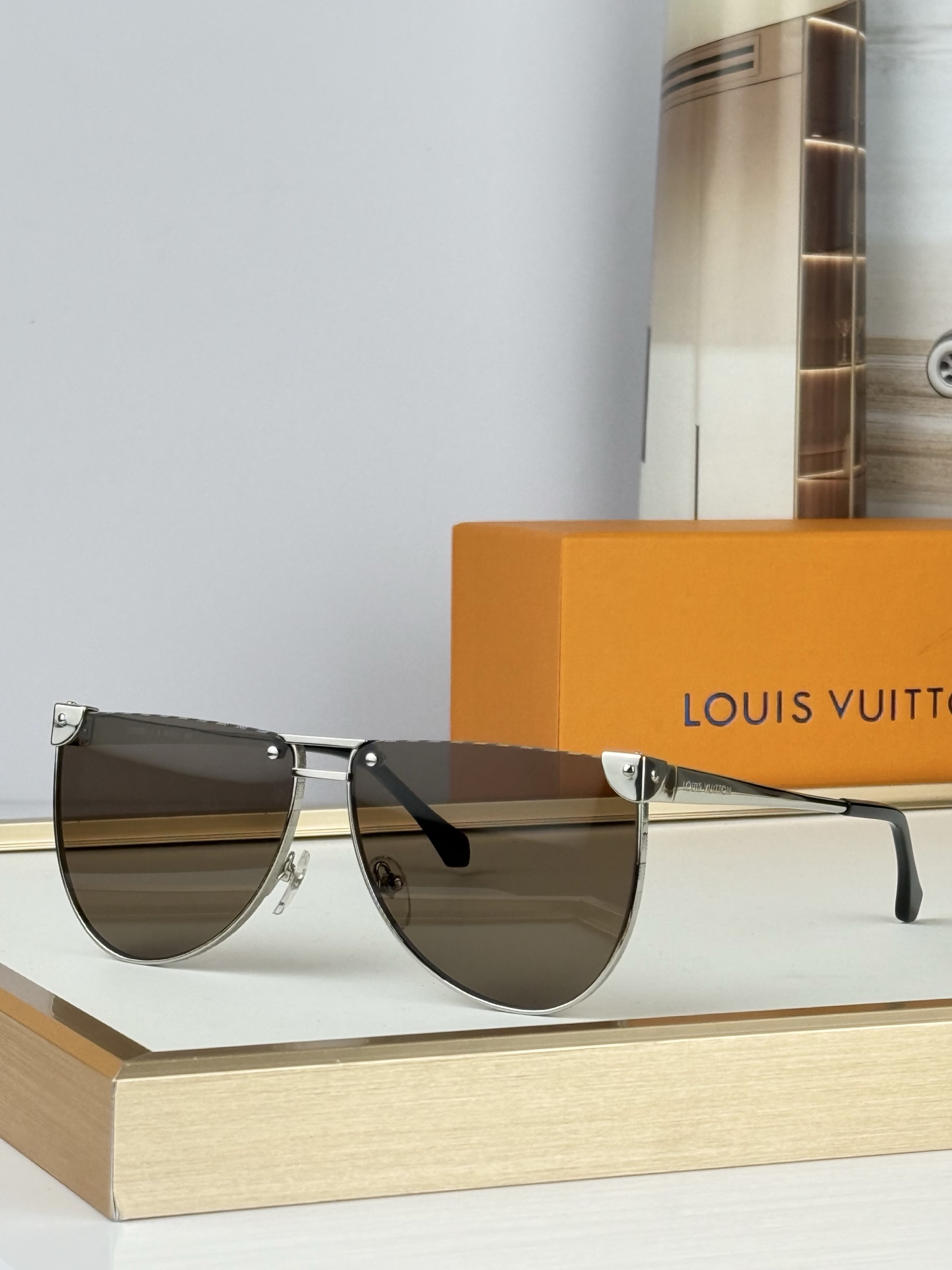 LOUIS VUITTO*LV HERITAGE METAL LOW SQUARE太阳镜系列~复古方形金