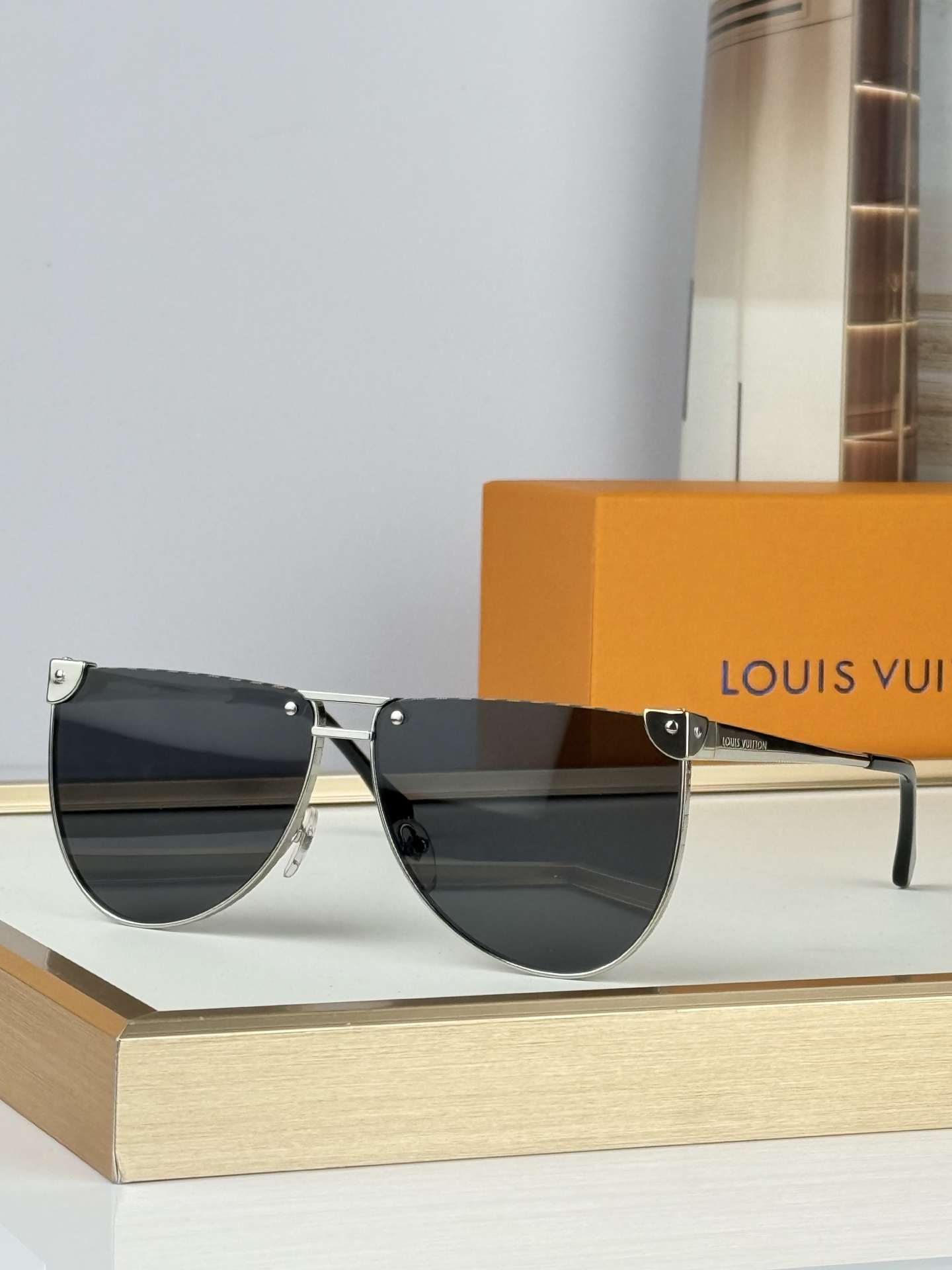 LOUIS VUITTO*LV HERITAGE METAL LOW SQUARE太阳镜系列~复古方形金