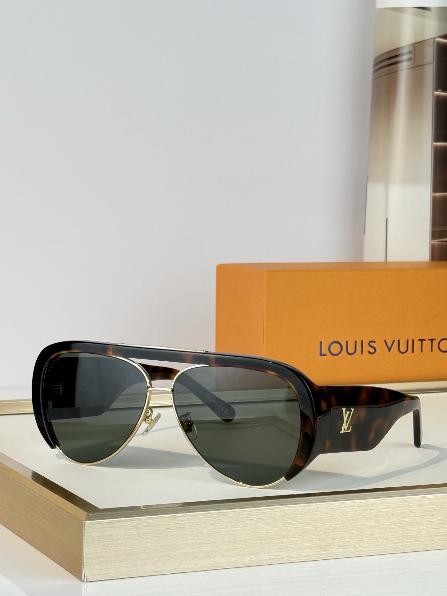 LOUIS VUITTO*MODEL：Z3333U Z3355U Z3366U Z3377U Z3399