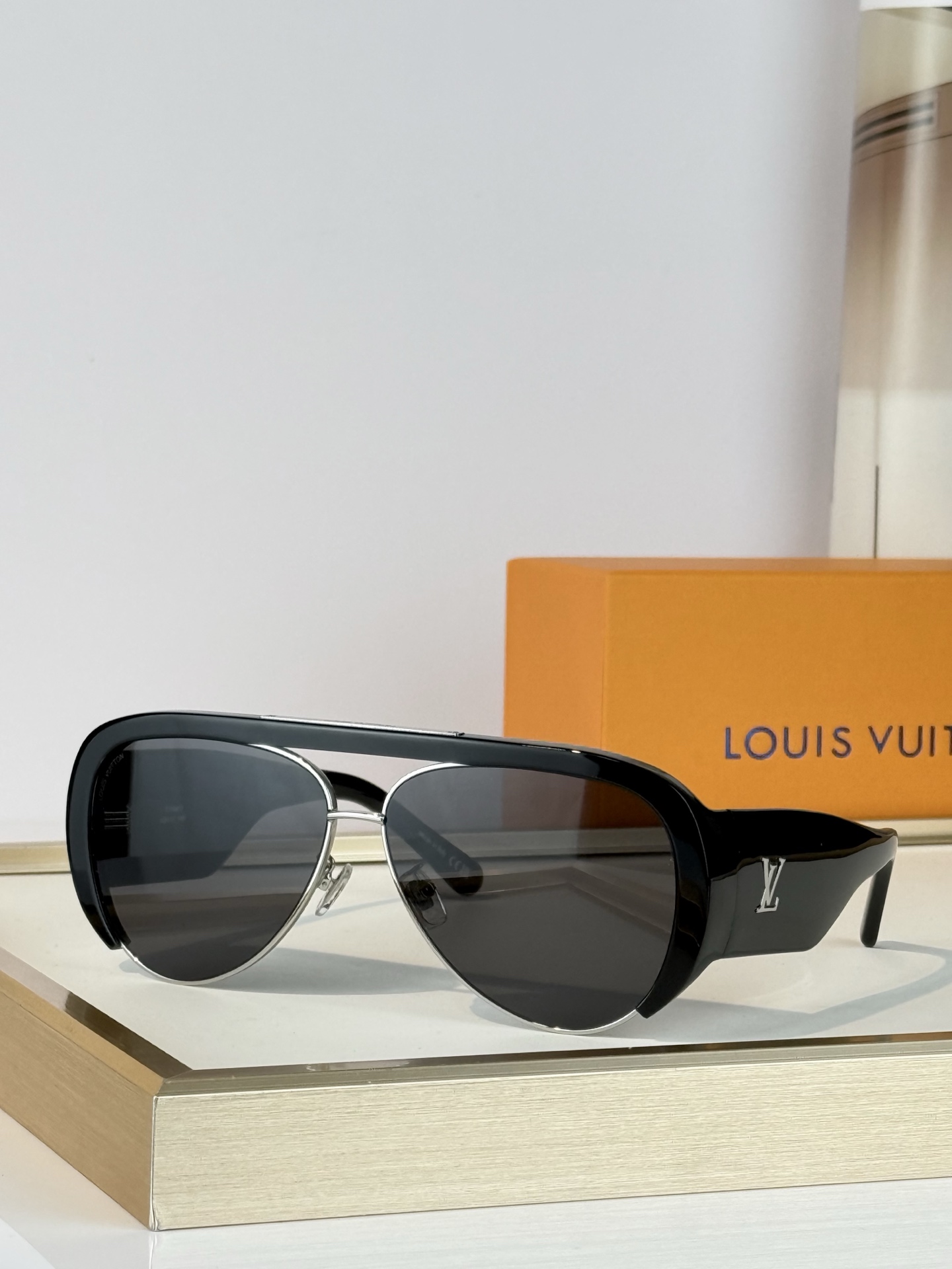 LOUIS VUITTO*MODEL：Z3333U Z3355U Z3366U Z3377U Z3399