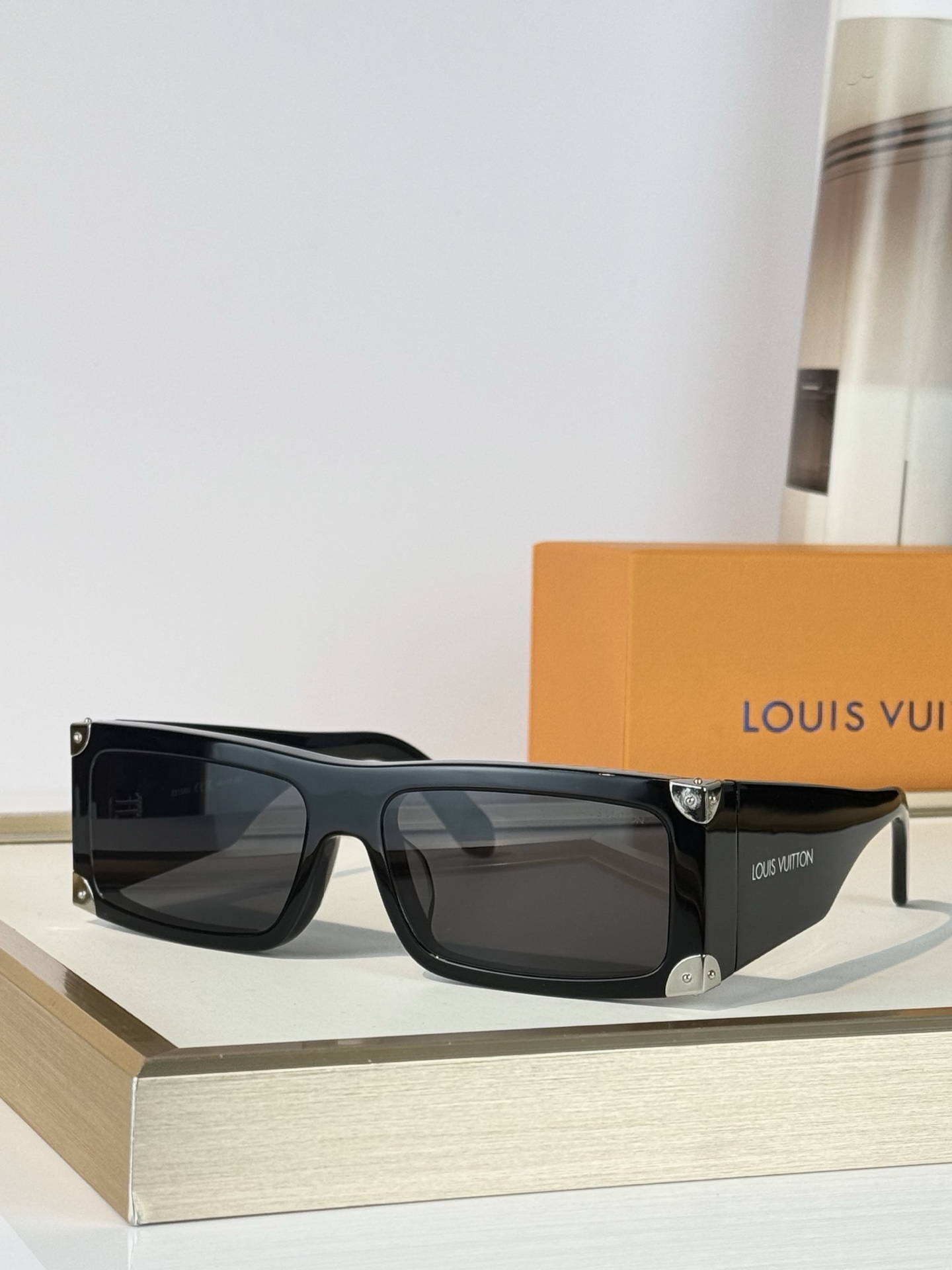 LOUIS VUITTO*MODEL：Z3157U Z3158U Z3191U Z3192U Z3269