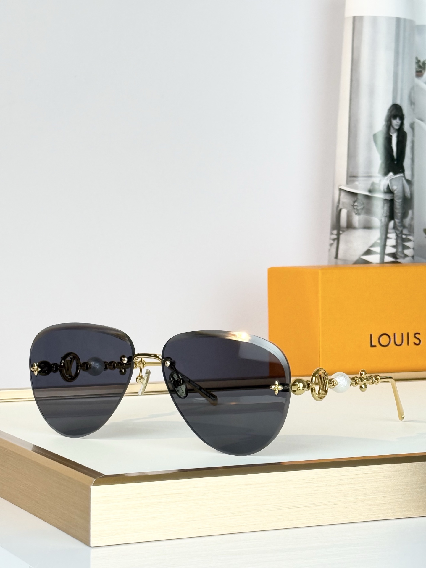 LOUIS VUITTO*MODEL：Z3318USIZE :62口13-140