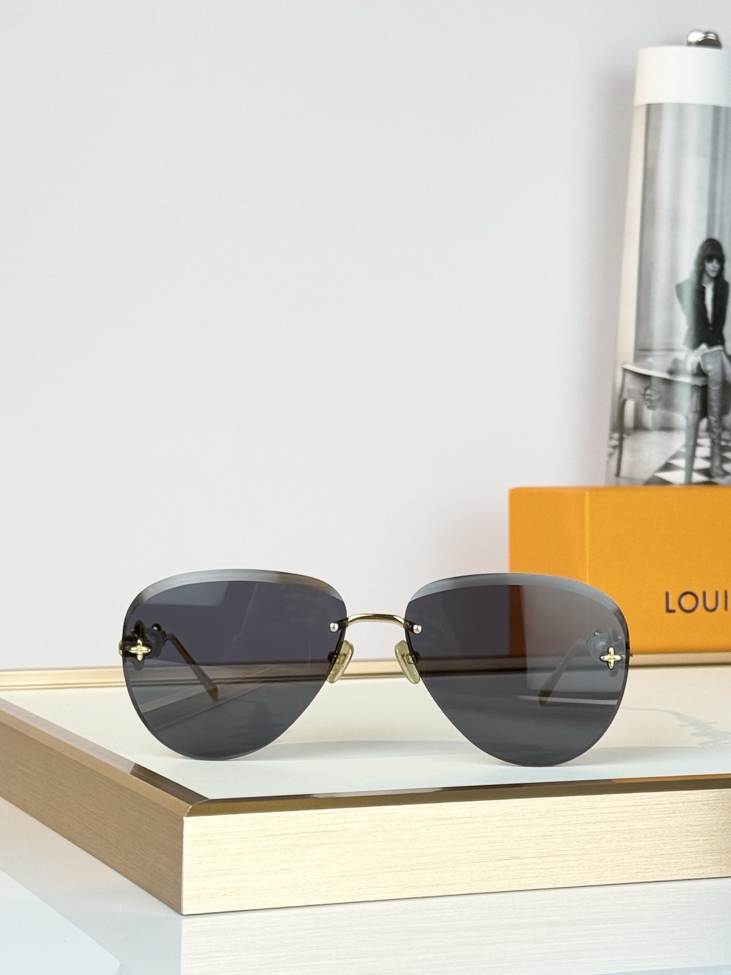 LOUIS VUITTO*MODEL：Z3318USIZE :62口13-140