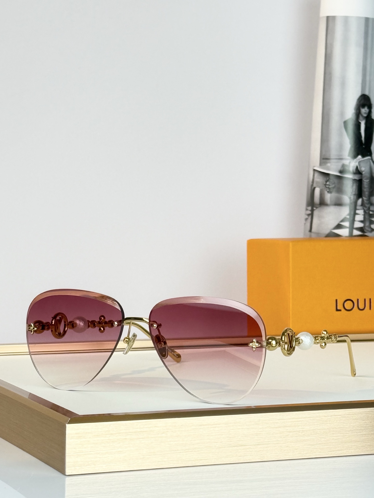 LOUIS VUITTO*MODEL：Z3318USIZE :62口13-140