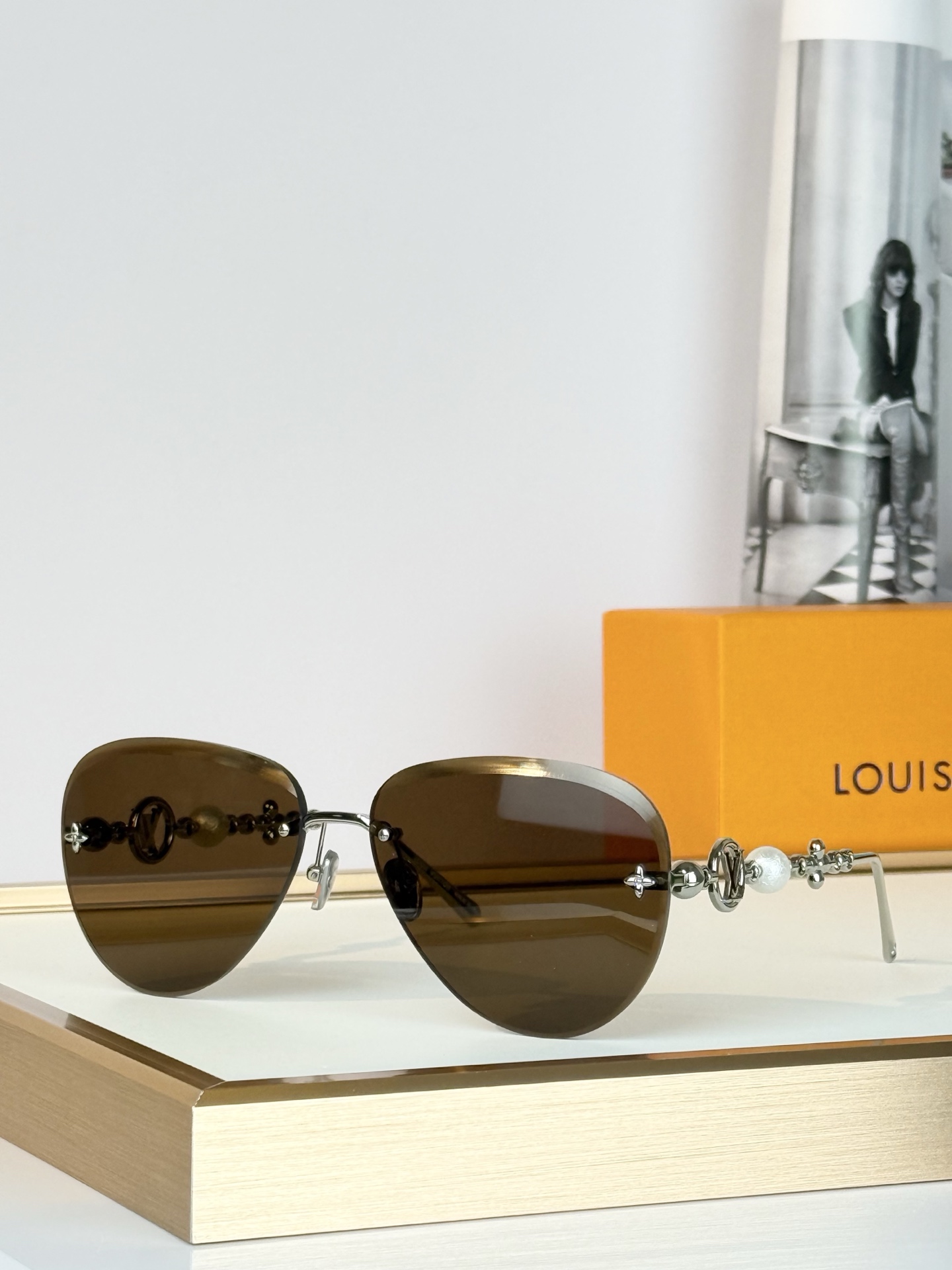 LOUIS VUITTO*MODEL：Z3318USIZE :62口13-140