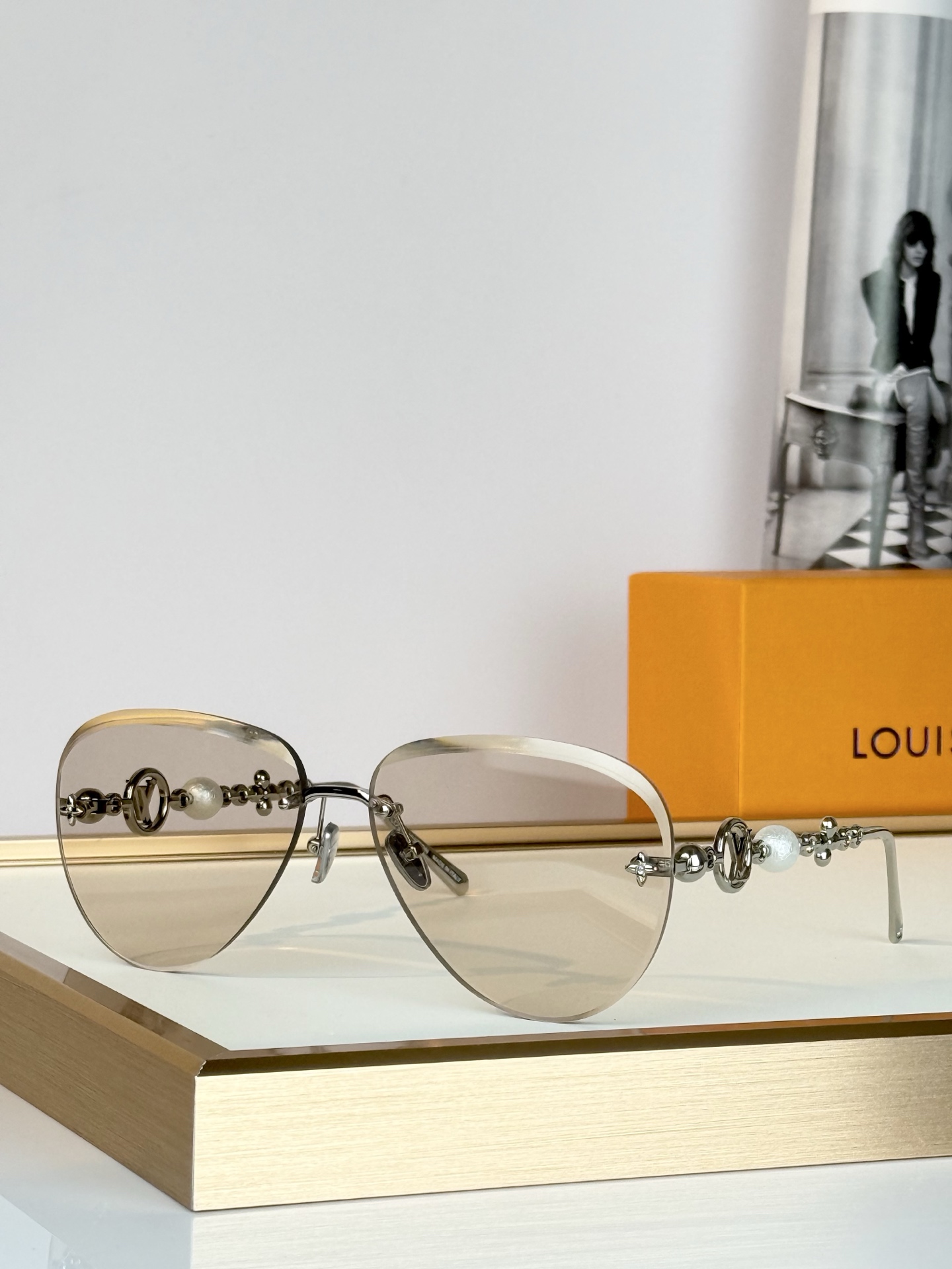 LOUIS VUITTO*MODEL：Z3318USIZE :62口13-140
