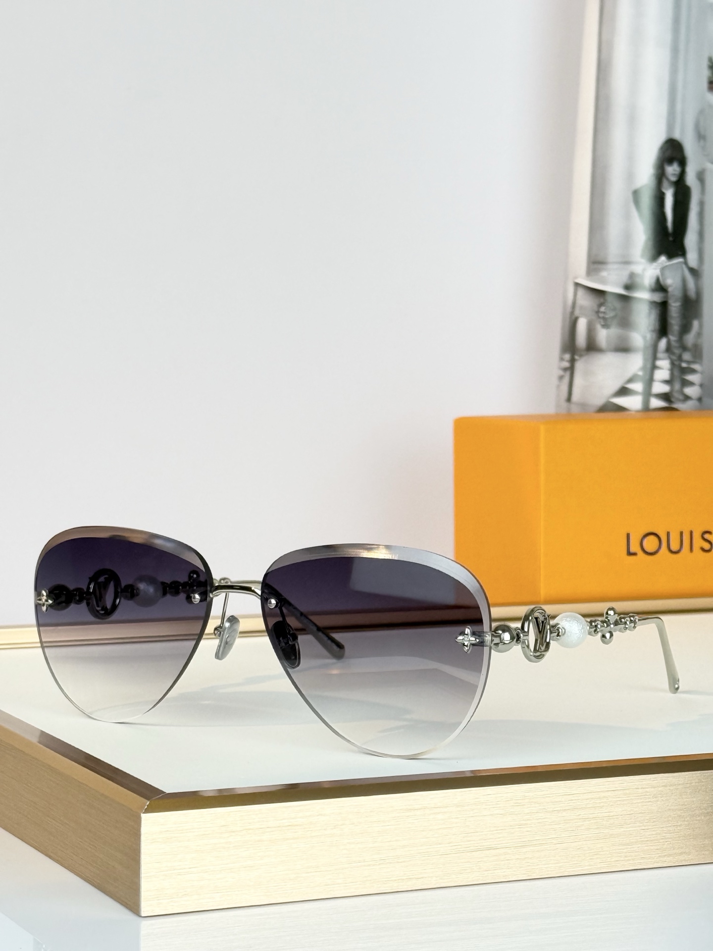 LOUIS VUITTO*MODEL：Z3318USIZE :62口13-140