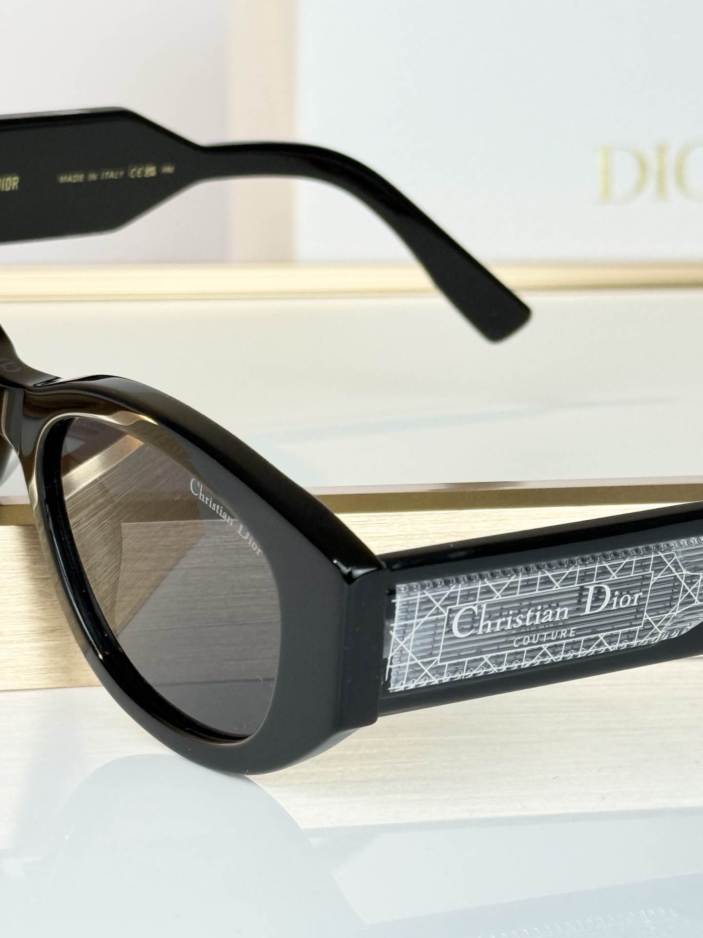 DIO*DSGTA54UCRSIZE：54口18-145
