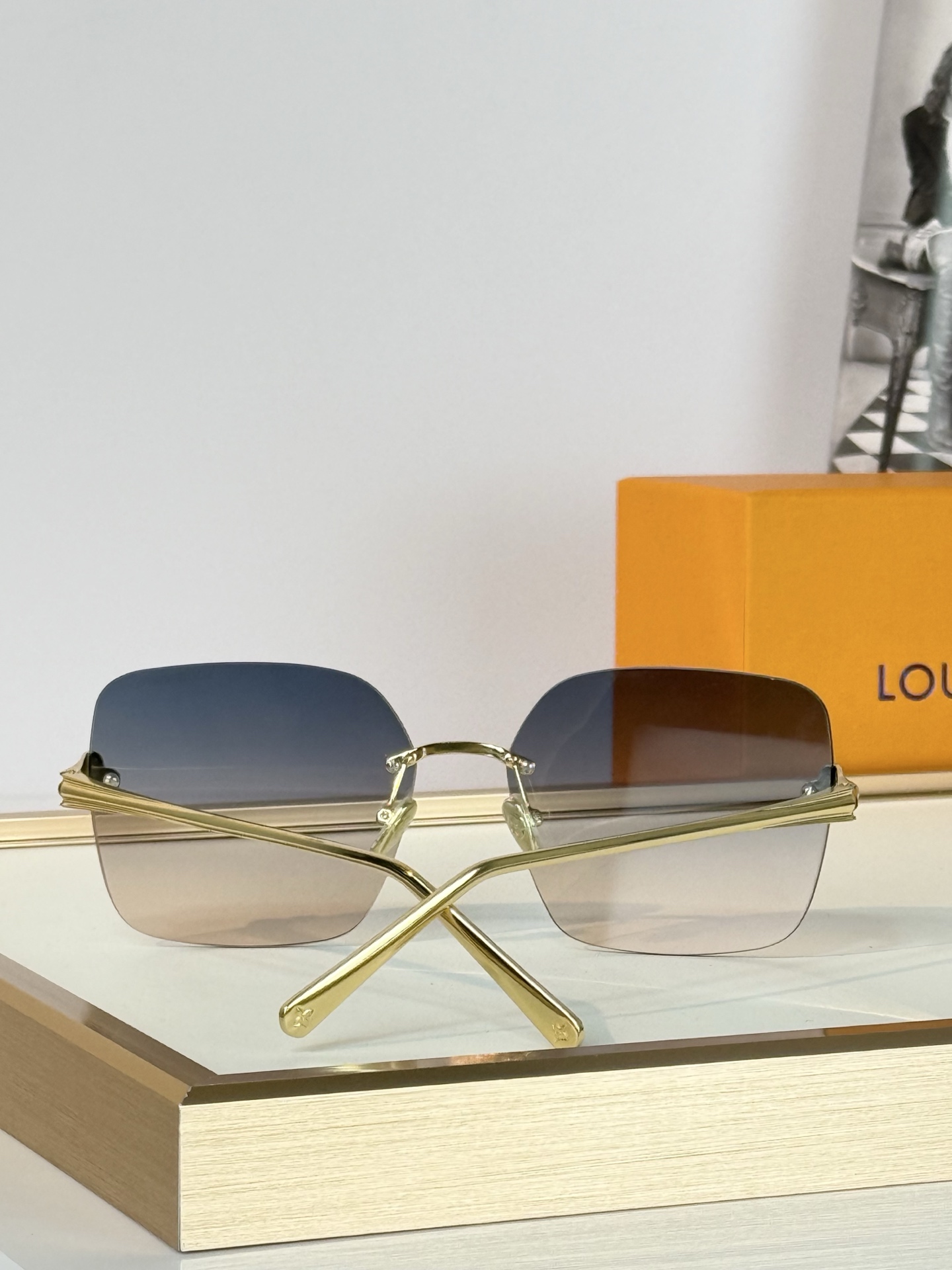 OversizedLOUIS VUITTONMOD：Z3396USize：62口17 140