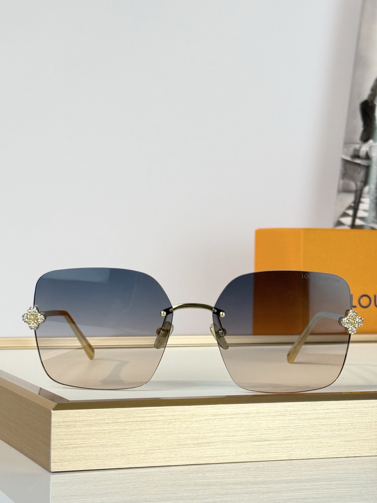 OversizedLOUIS VUITTONMOD：Z3396USize：62口17 140