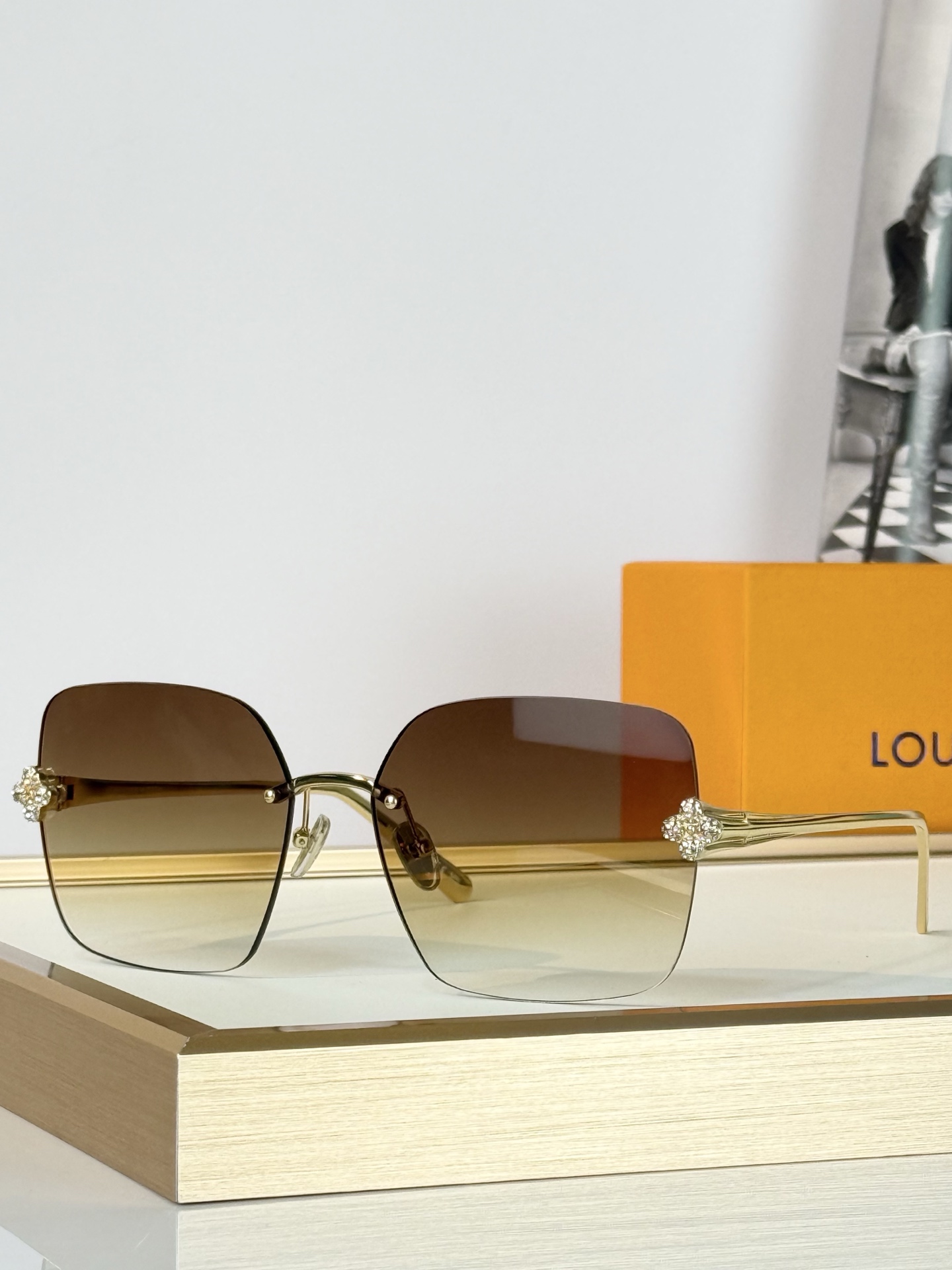 OversizedLOUIS VUITTONMOD：Z3396USize：62口17 140